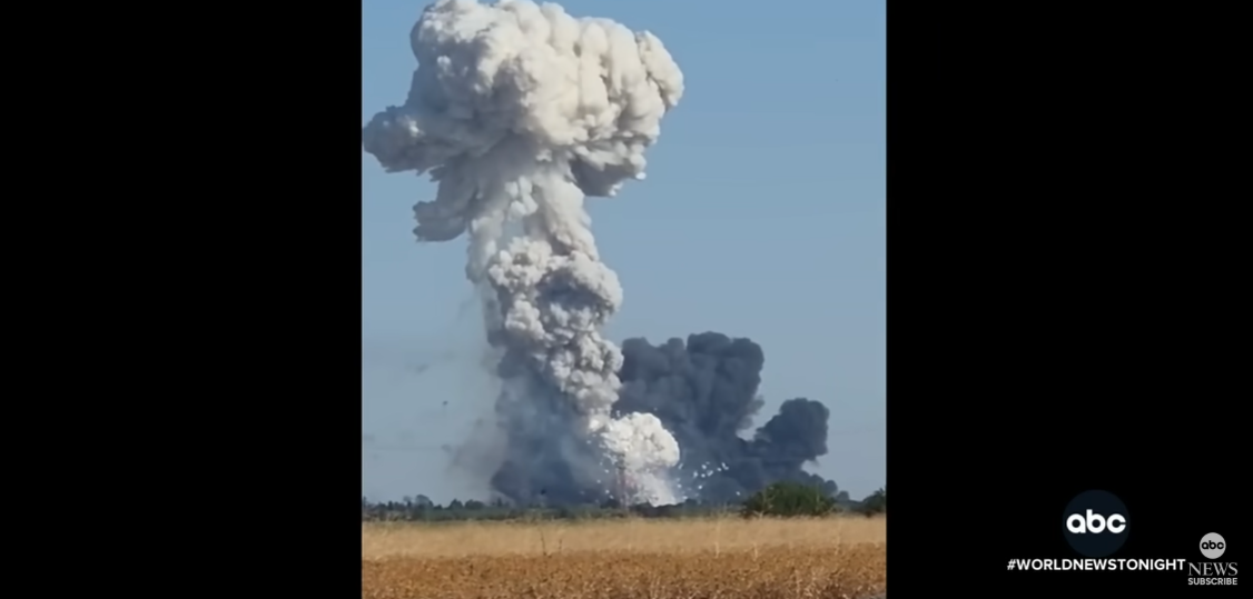A towering plume of smoke rises above fields after the fireworks facility explosion in Esparto, Yolo County, California | Source: YouTube/ABCNews
