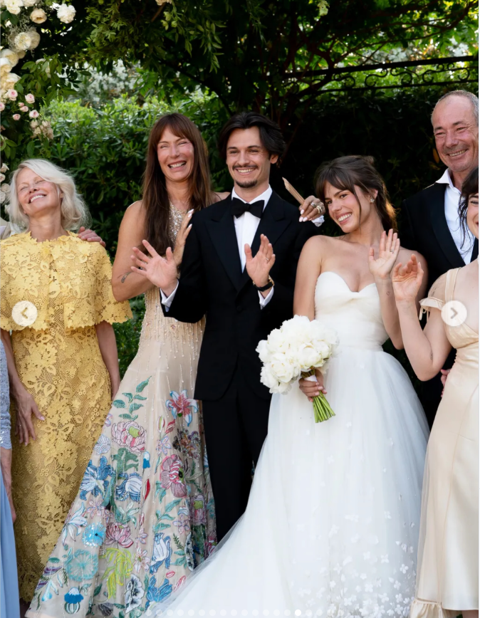 Pamela smiled alongside Dylan and Paula in a lively group portrait, as the newlyweds celebrated surrounded by family and loved ones. | Source: Instagram/thierryjoubertphotography