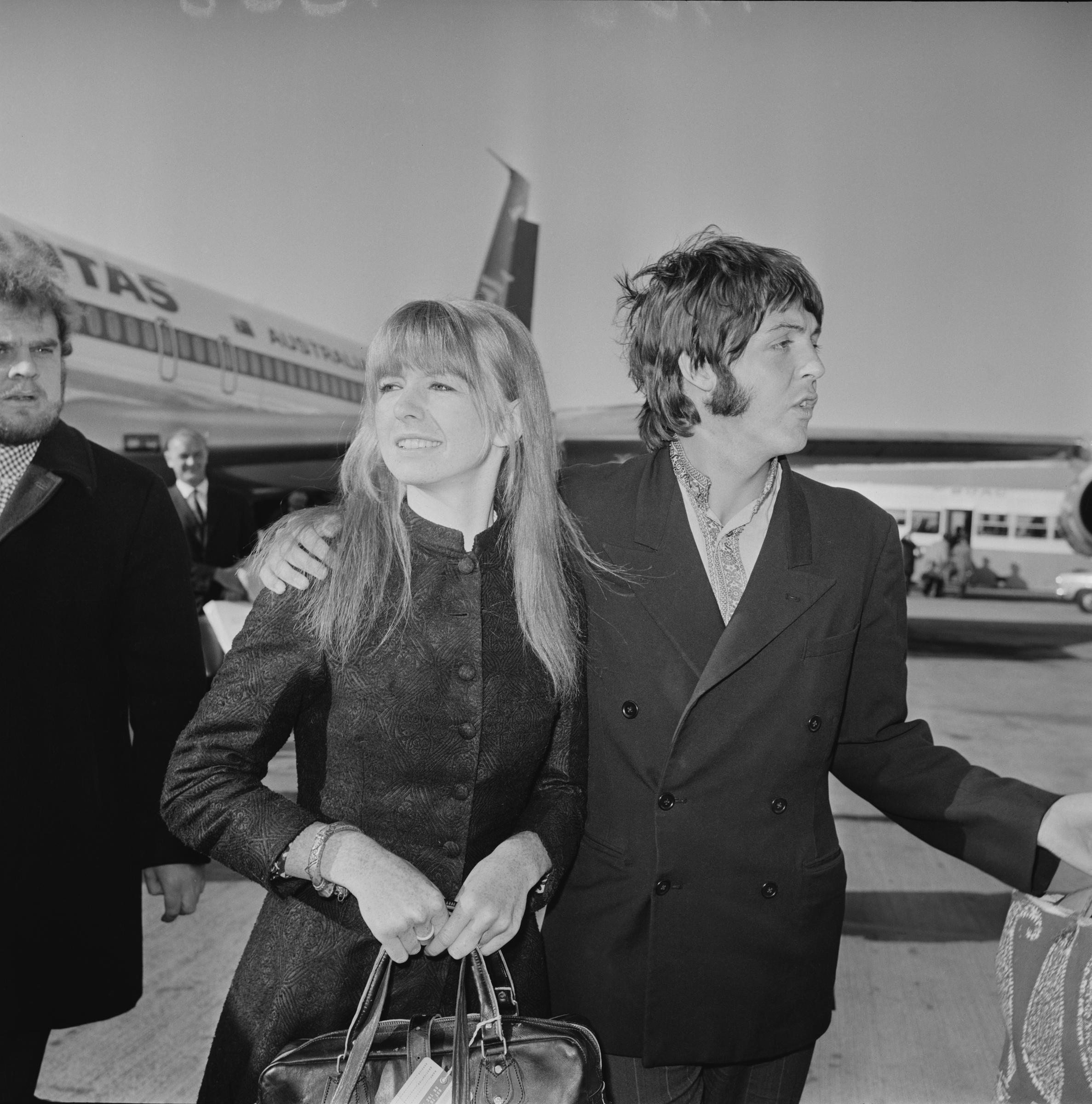 Paul McCartney and Jane Asher arrive at Heathrow Airport on March 27, 1968, in London, UK. | Source: Getty Images