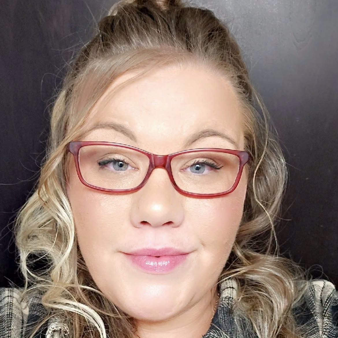 A smiling Lora Roberts is pictured in a close-up selfie before her tragic death. Loved ones remembered the 37-year-old mother as a "beautiful soul" whose kindness touched countless lives. | Source: Facebook/MattThibodeau