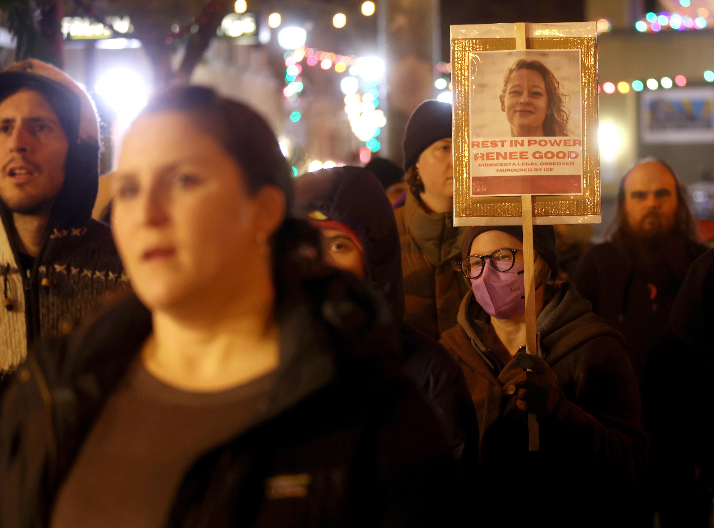 Protesters take part in a vigil for Renee Nicole Good at Fruitvale Plaza on January 7, 2025, in Oakland, California | Source: Getty Images