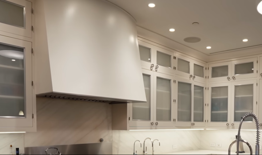 The cabinetry and marble surfaces keep the space polished without making it feel untouchable. It is a luxury kitchen designed to be used. | Source: YouTube/Architectural Digest