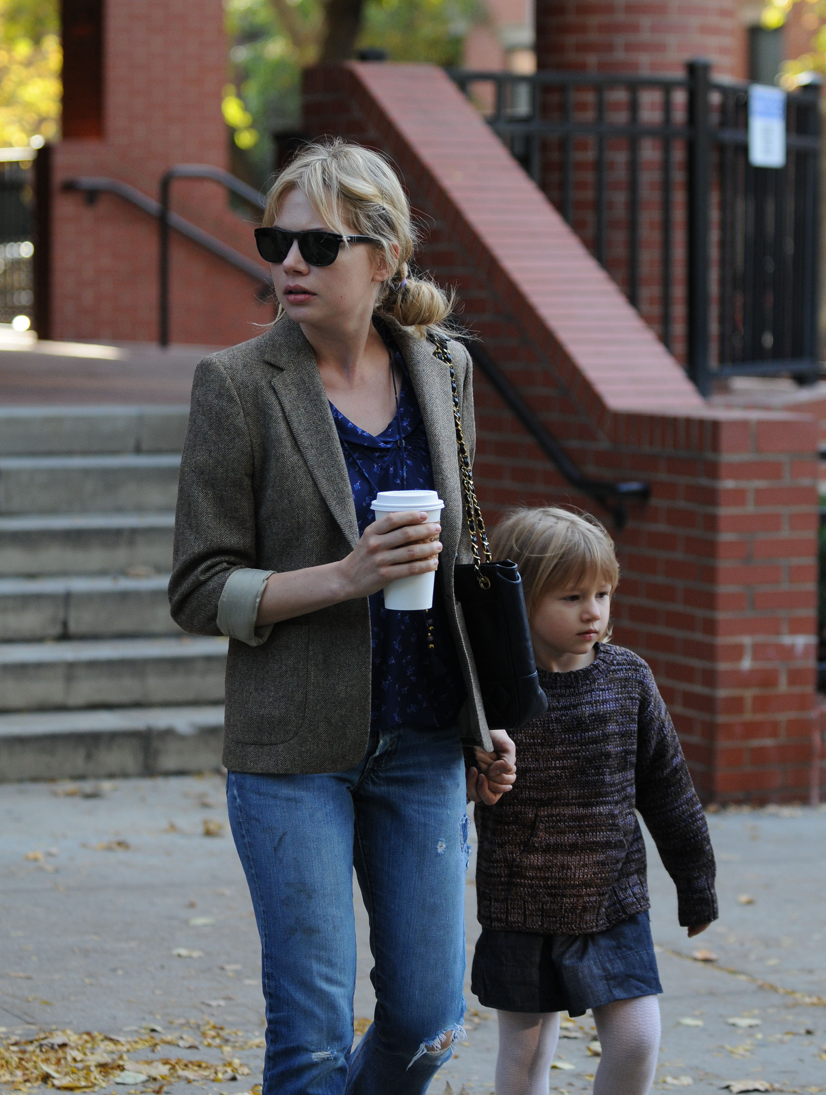 Actress Michelle Williams and her daughter Matilda are seen on October 30, 2009, in the Brooklyn borough of New York City | Source: Getty Images