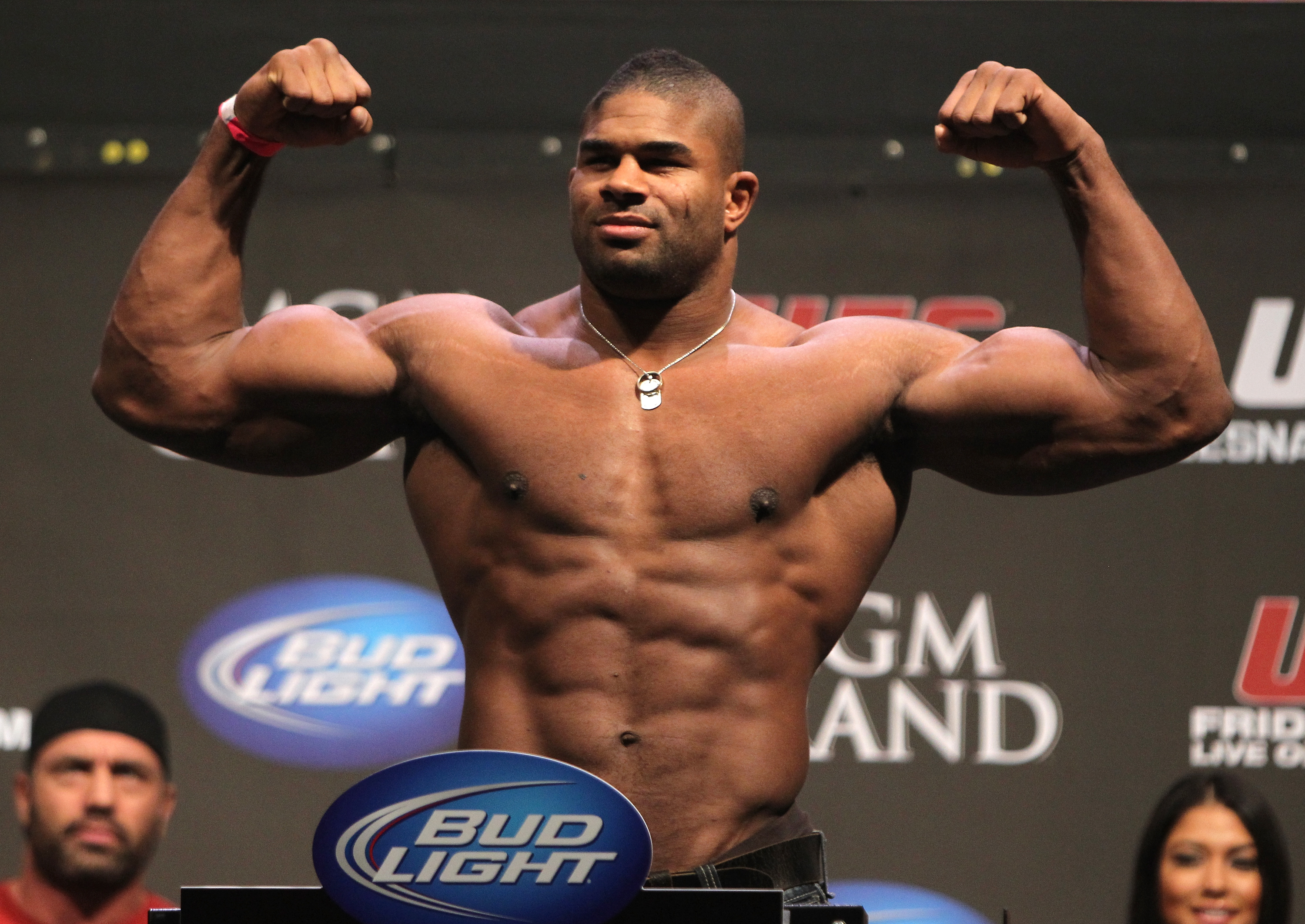 Alistair Overeem flexed his enormous arms and muscular upper body during the UFC 141 official weigh-in at the MGM Grand Garden Arena in Las Vegas, Nevada, on December 29, 2011. Preparing to face Brock Lesnar, Overeem was visibly defined across his chest, shoulders, and abdomen while displaying the imposing size synonymous with this stage of his career. That heavyweight frame provides another revealing reference point for just how dramatically his physique changed in the years that followed.
