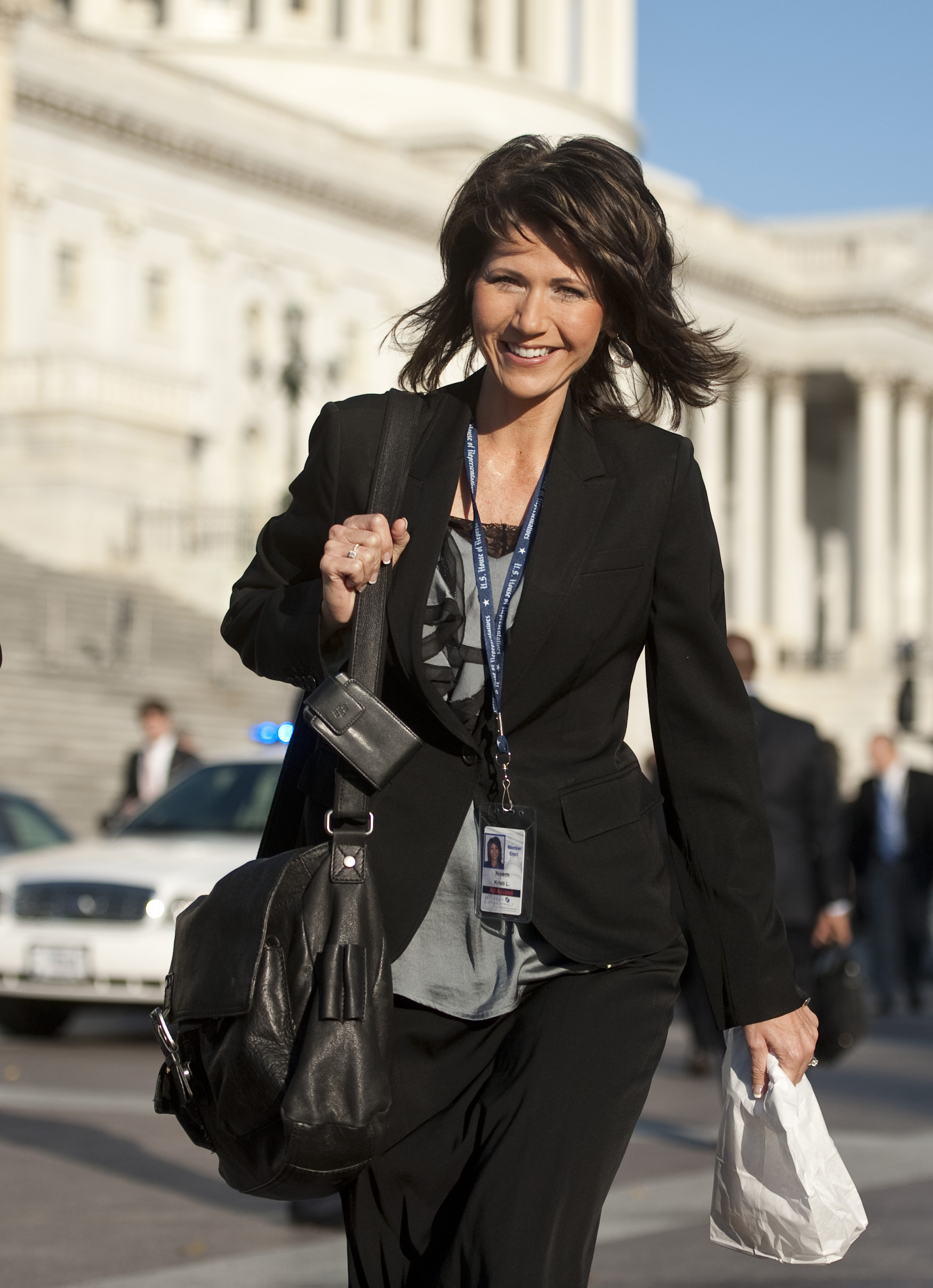 Kristi Noem arrives with other newly elected members of Congress on the East Plaza for orientation sessions on November 17, 2010, in Washington, D.C. | Source: Getty Images