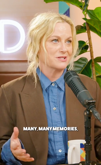 Amy Poehler speaking about one of her shared memories with Michelle Obama during an episode of "Good Hang with Amy Poehler," posted on May 14, 2025. | Source: TikTok/@goodhangwithamy