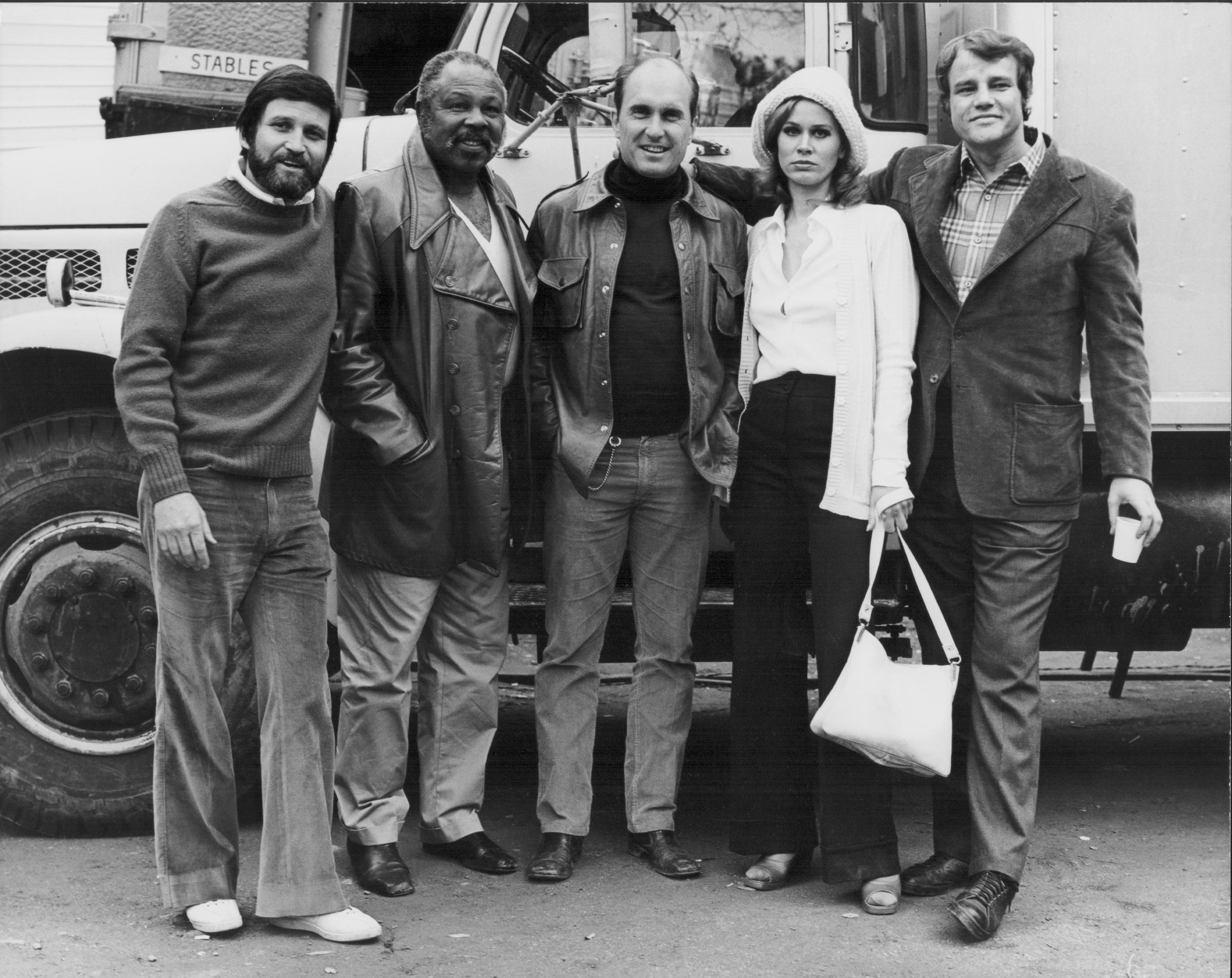Robert Duvall, Karen Black and Joe Don Baker with other people on the set of "The Outfit" in 1973. | Source: Getty Images