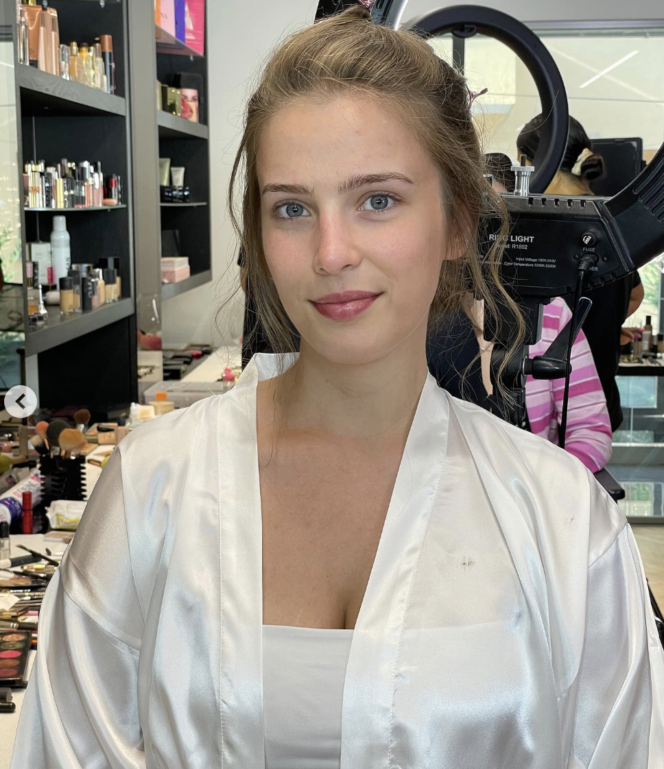 The bride before getting her makeup done | Source: Instagram/arber_bytyqi_mua