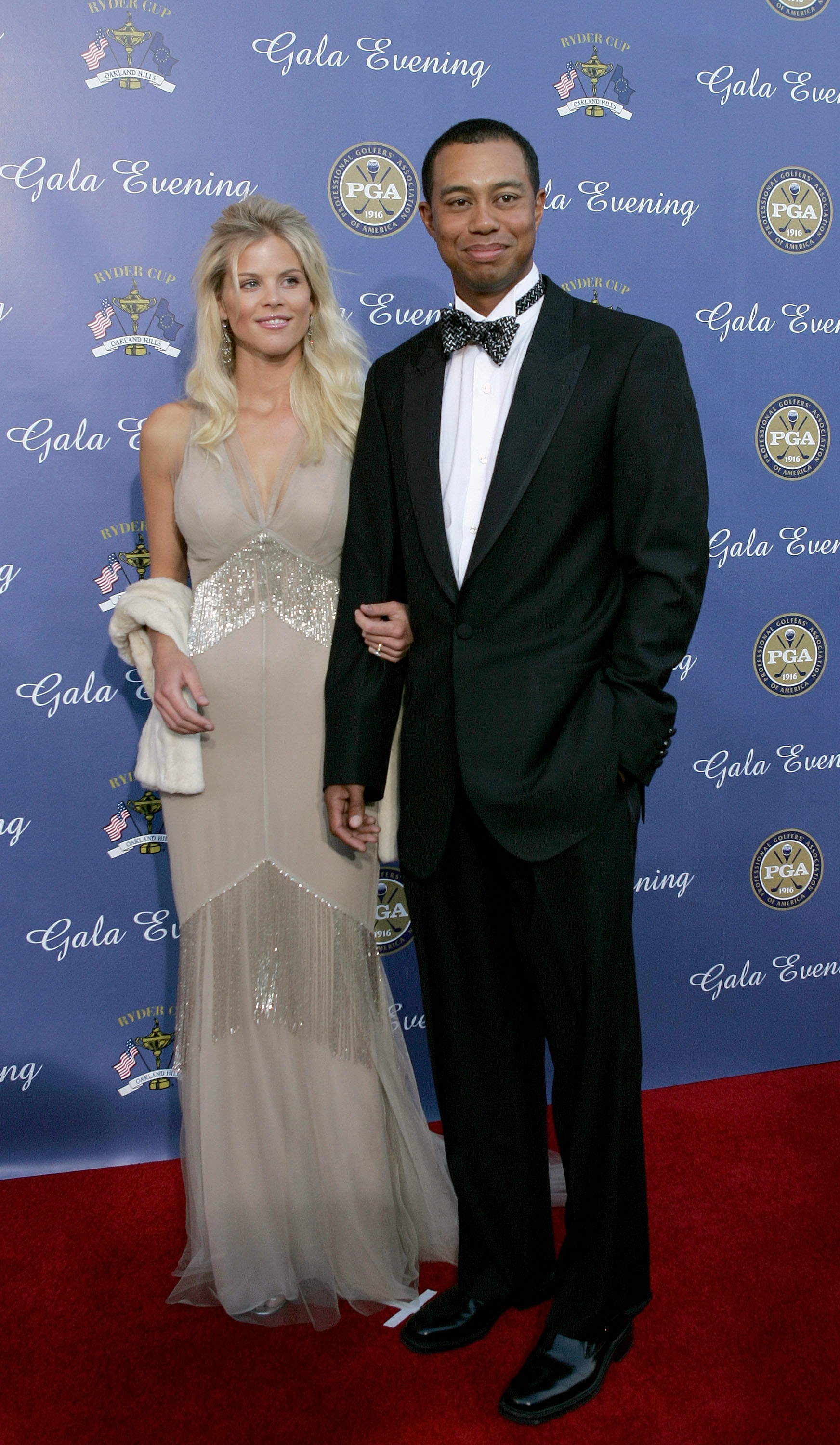 Tiger Woods and Elin Nordegren arrive at the 35th Ryder Cup Matches Gala Dinner at the Fox Theater on September 15, 2004, in Detroit, Michigan | Source: Getty Images