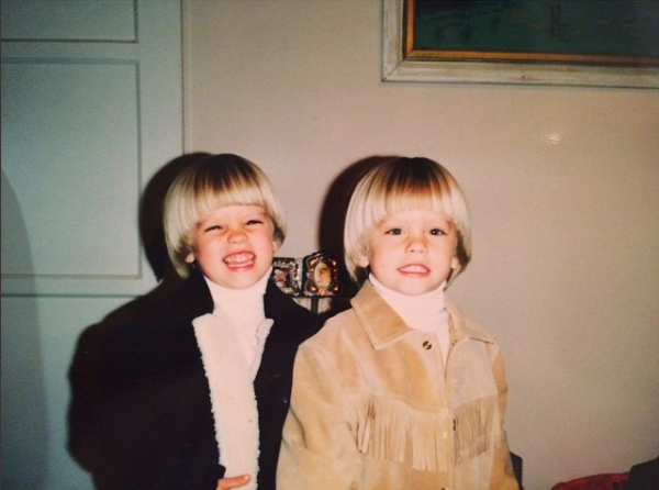 The famous actor and his famous twin brother as children, posted on January 23, 2015. | Source: Instagram/colesprouse