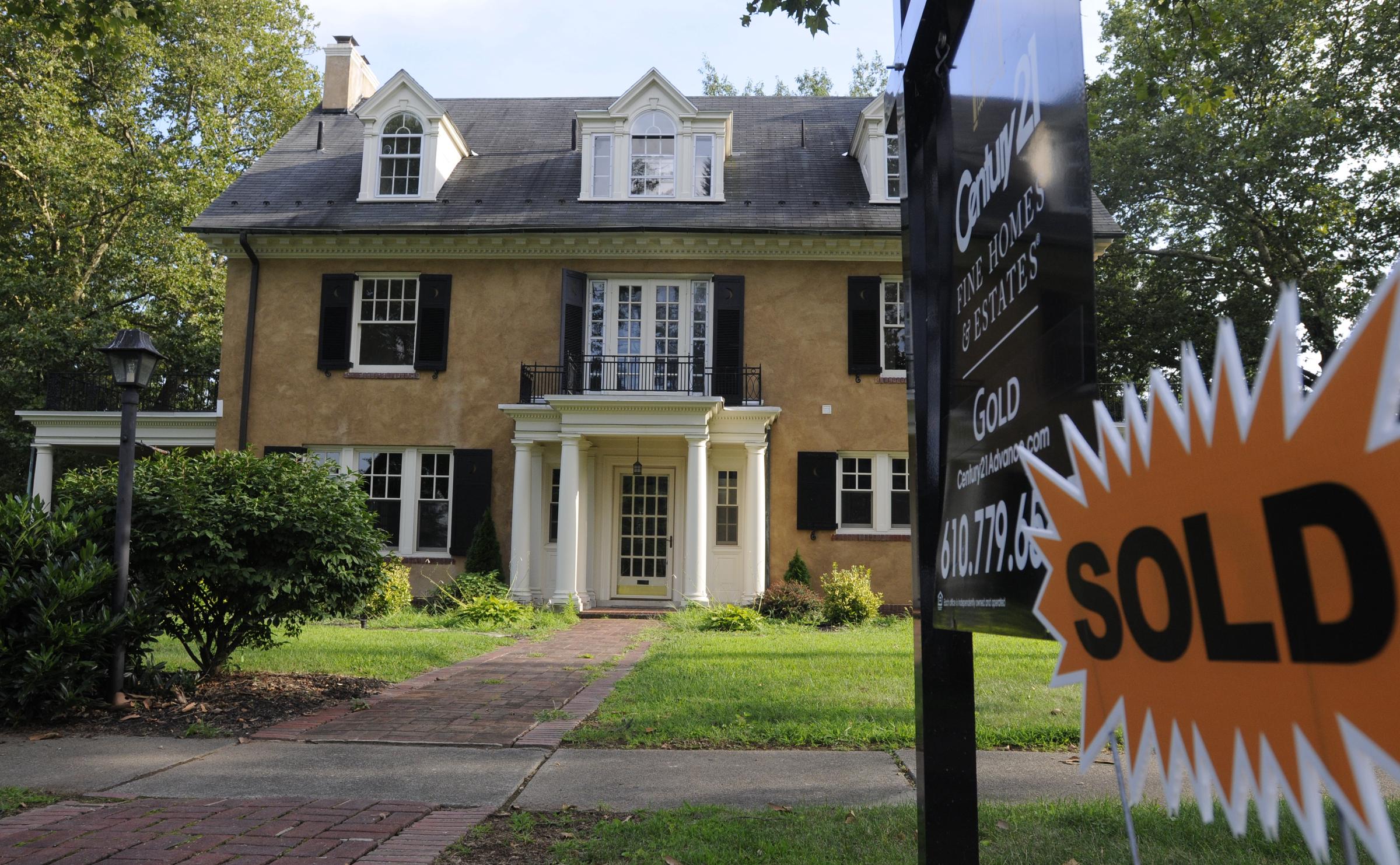 This Georgian Colonial home outside Reading, Pennsylvania is where Taylor Swift spent part of her childhood before her family relocated to Nashville to support her music career. By the time this photo was taken in 2013, the property had just been sold, marking the end of another chapter in its connection to the singer. | Source: Getty Images