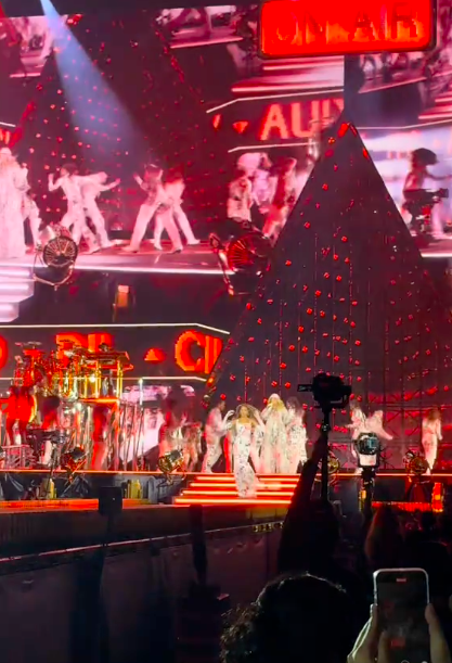 Blue Ivy making her way down the steps on stage as her mom continues to sing. | Source: TikTok/@igorxtt