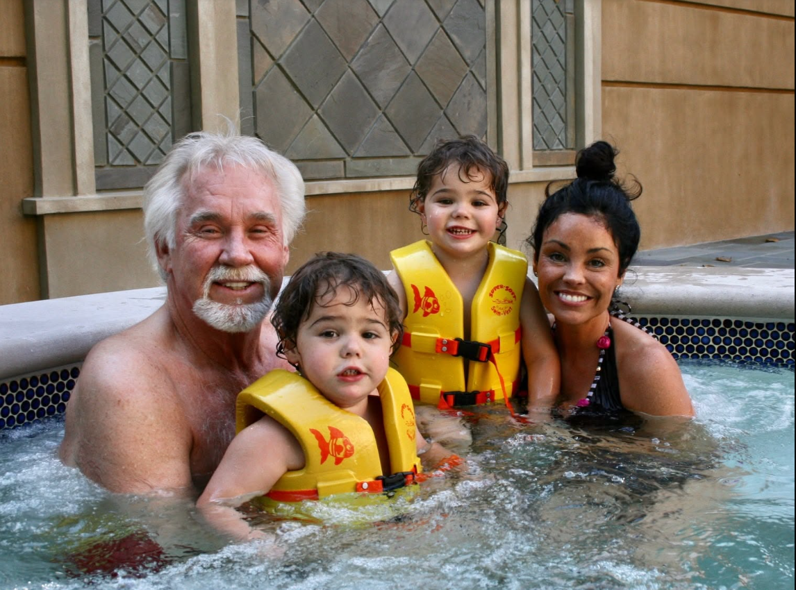 This childhood photo shows Justin and Jordan Rogers enjoying a family moment with their parents, Kenny Rogers and Wanda Miller, offering an early glimpse of the twins before their changing appearance became the subject of a lively resemblance debate years later. | Source: Facebook/Kenny Rogers