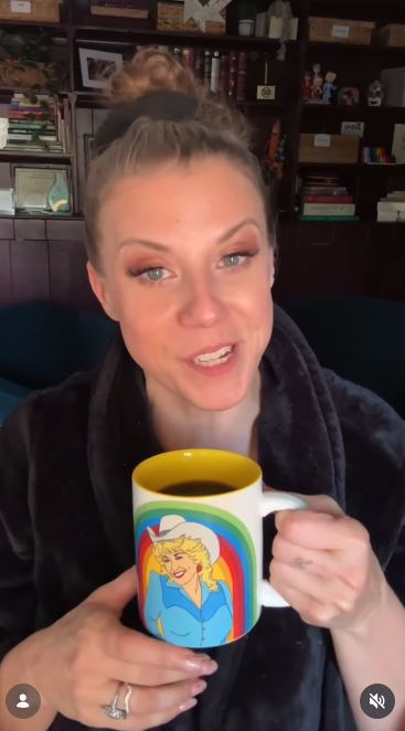 The "Full House" cast helped welcome her back to social media with a playful video posted on August 31, 2026. This was Jodie Sweetin's part. | Source: Instagram/loriloughlin
