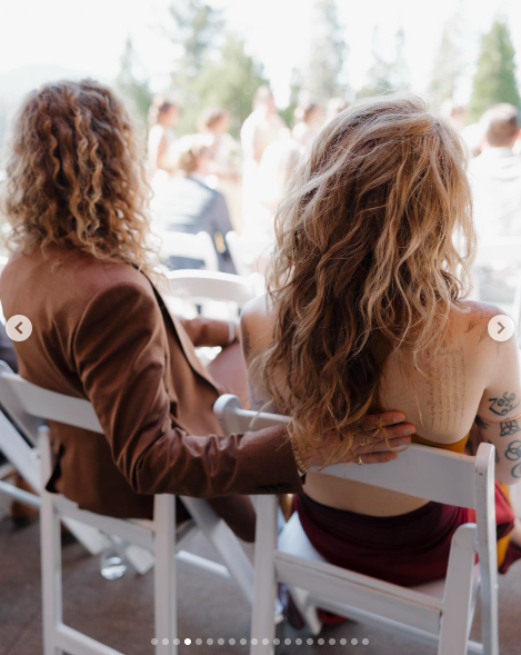 Justin Long placing his hand on Paris Jackson's back at an event. | Source: Instagram/parisjackson