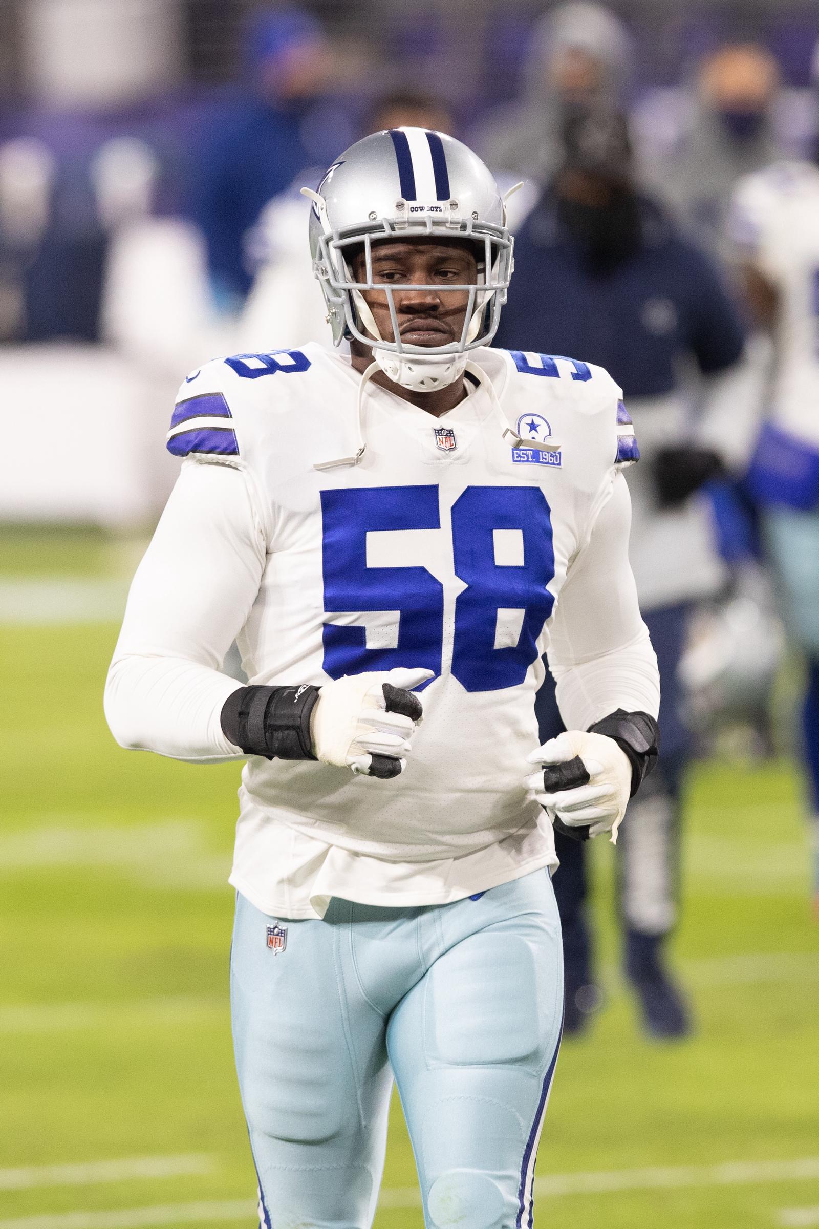 Aldon Smith #58 of the Dallas Cowboys runs off the field during an NFL football game against the Baltimore Ravens on December 8, 2020 in Baltimore, Maryland | Source: Getty Images