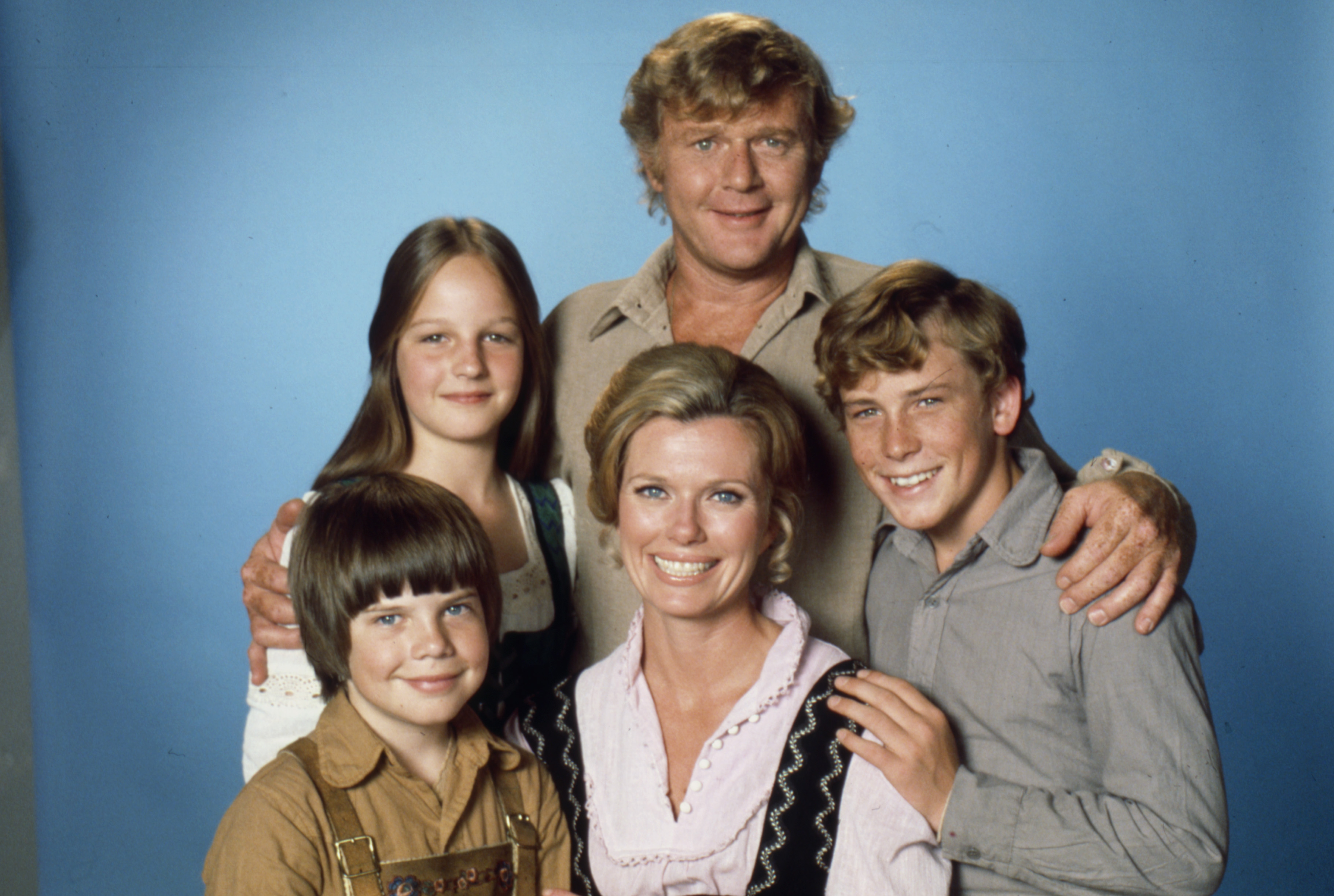 He started acting at a young age and had the good looks to become a major heartthrob. In this photo, Willie Aames posed for a promotional photo for the ABC TV series "Swiss Family Robinson" with Helen Hunt, Martin Milner, Eric Olson, and Pat Delany in 1975. | Source: Getty Images