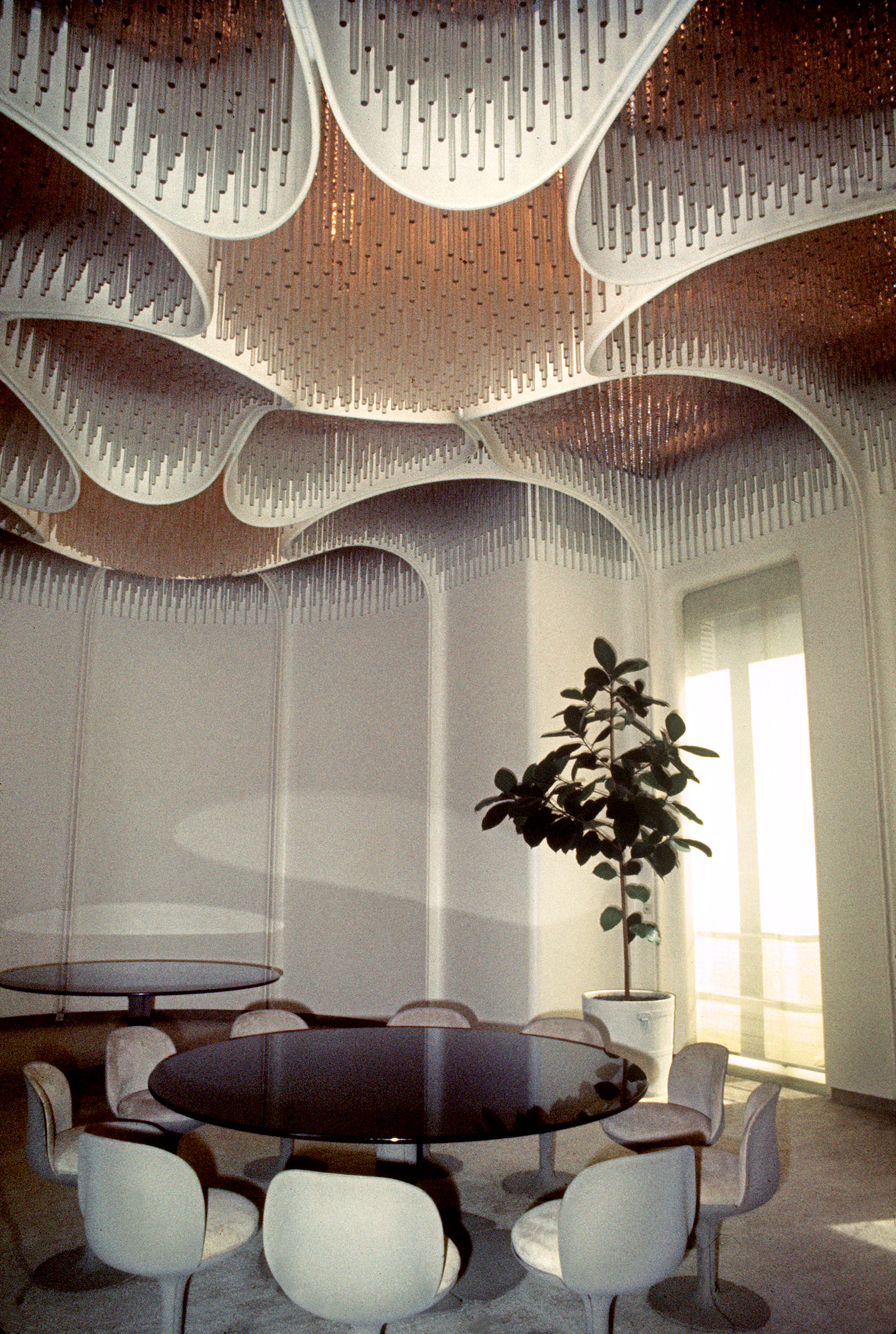 Another angle of the Pauline Dining Room from a photo taken in 1974. | Source: Getty Images