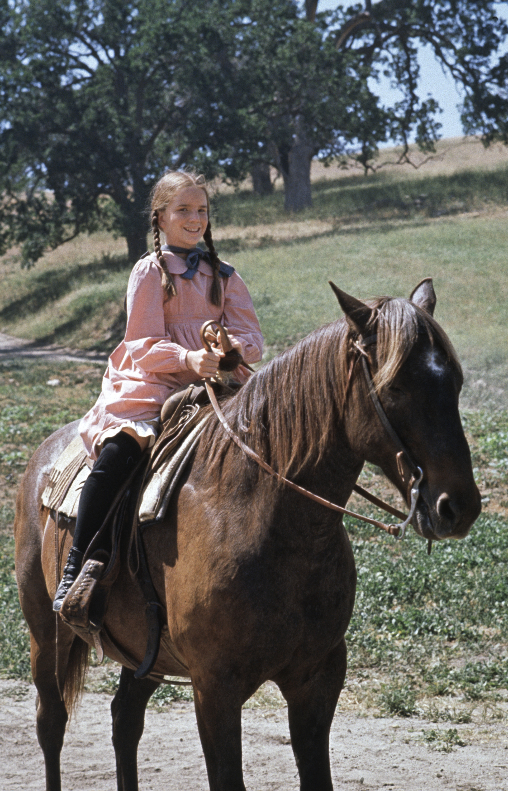 Melissa Gilbert as Laura Elizabeth Ingalls rides a horse in "Little House on the Prairie" | Source: Getty Images