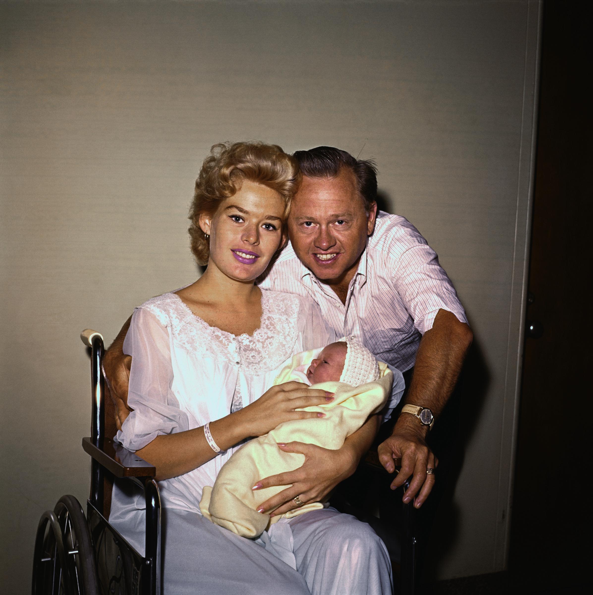 Barbara Ann Thomason and Mickey Rooney photographed at the hospital with their daughter, Kelly Ann, in 1959. | Source: Getty Images