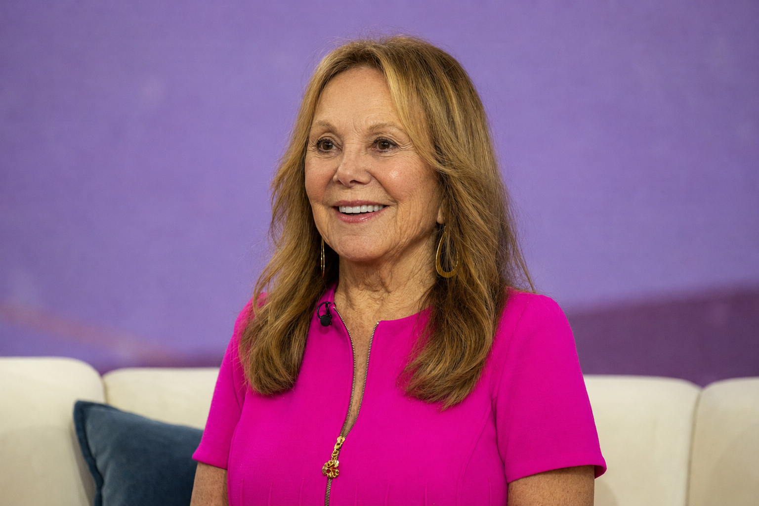 Marlo Thomas appears in another AI-generated studio portrait wearing a vibrant fuchsia dress. | Source: ChatGPT