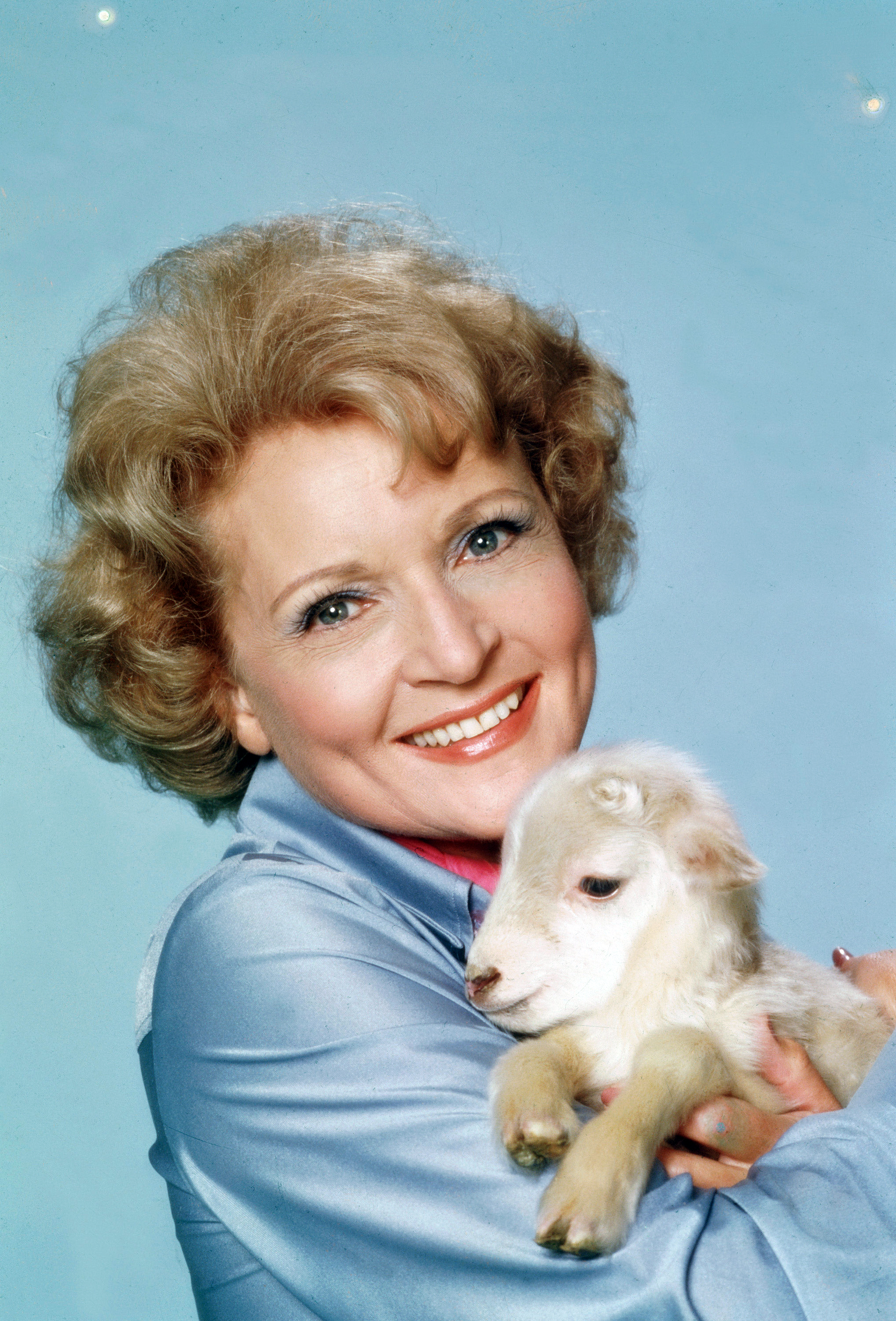 Betty White in a promotional studio portrait for "The Betty White Show," photographed in Los Angeles | Source: Getty Images