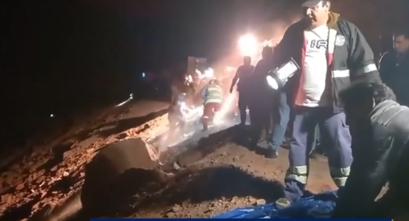 Authorities involved in recovery efforts after the accident on the rough stretch of the Pan-American Highway South in Peru, from a video dated November 12, 2025 | Source: Youtube/NDTV