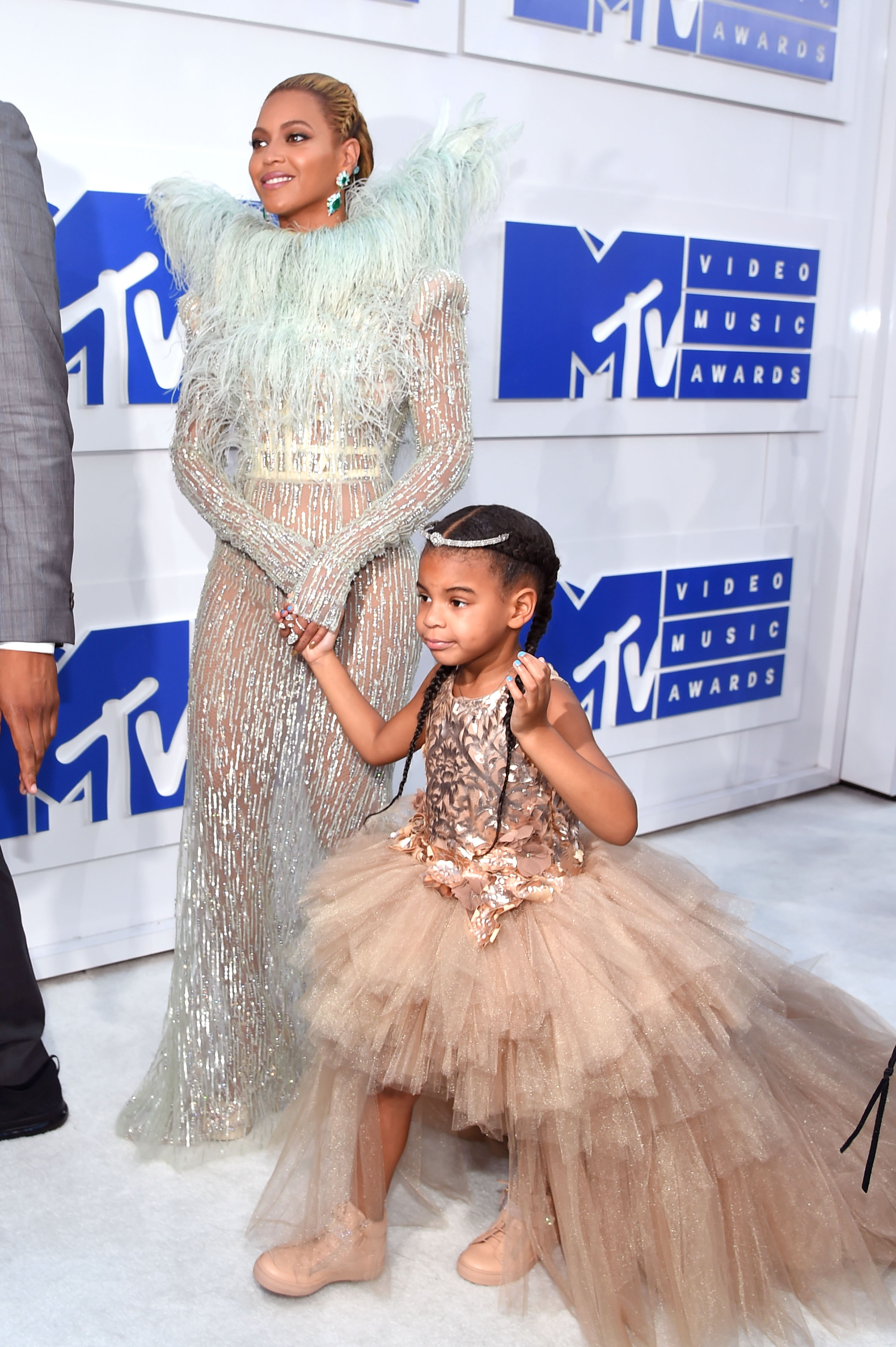 Blue Ivy Carter and Beyoncé attend the MTV Video Music Awards at Madison Square Garden on August 28, 2016 | Source: Getty Images