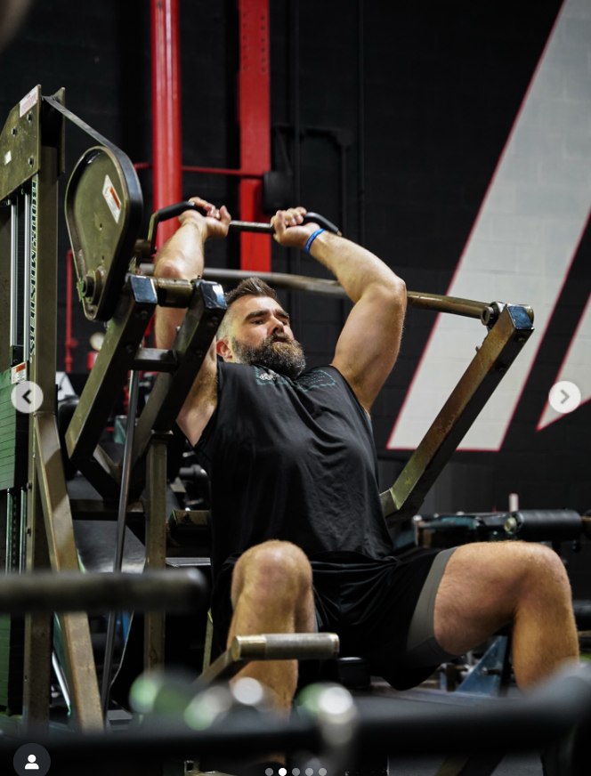 Jason Kelce during an intense gym workout session, from a post dated August 22, 2025 | Source: Instagram/alpha_phlyte_fitness