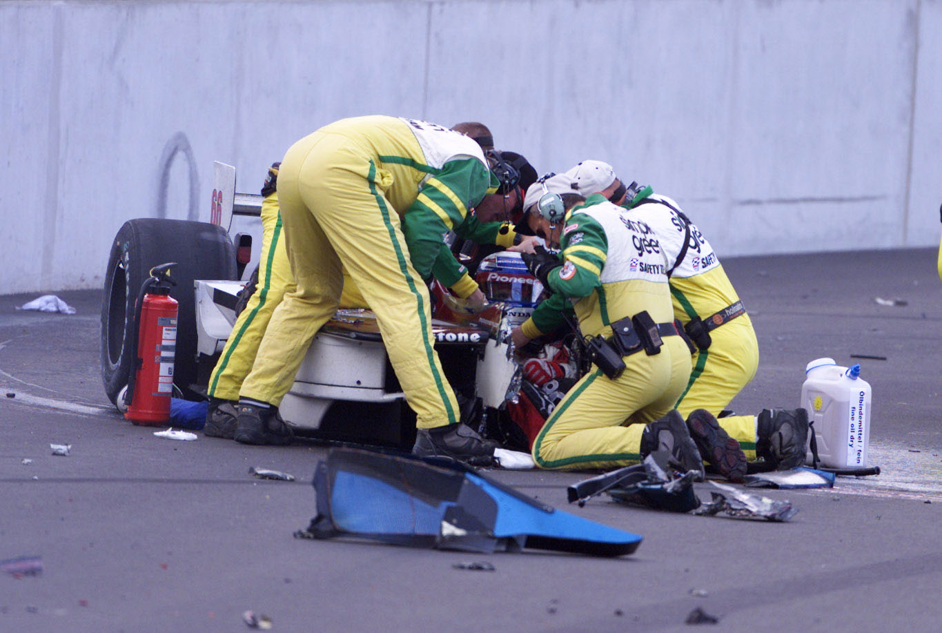 Safety crew members work to assist a seriously injured Alex Zanardi following his accident during the CART FedEx Championship Series at the Euro Speedway in Klettwitz, Germany, on September 15, 2001. | Source: Getty Images