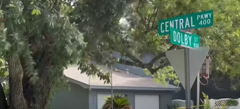Crime scene investigation taking place at the short-term rental home in Lake Charles where McKenzie Rideau lost her life form a news story dated May 21, 2025 | Source: Youtube/KPLC 7 News