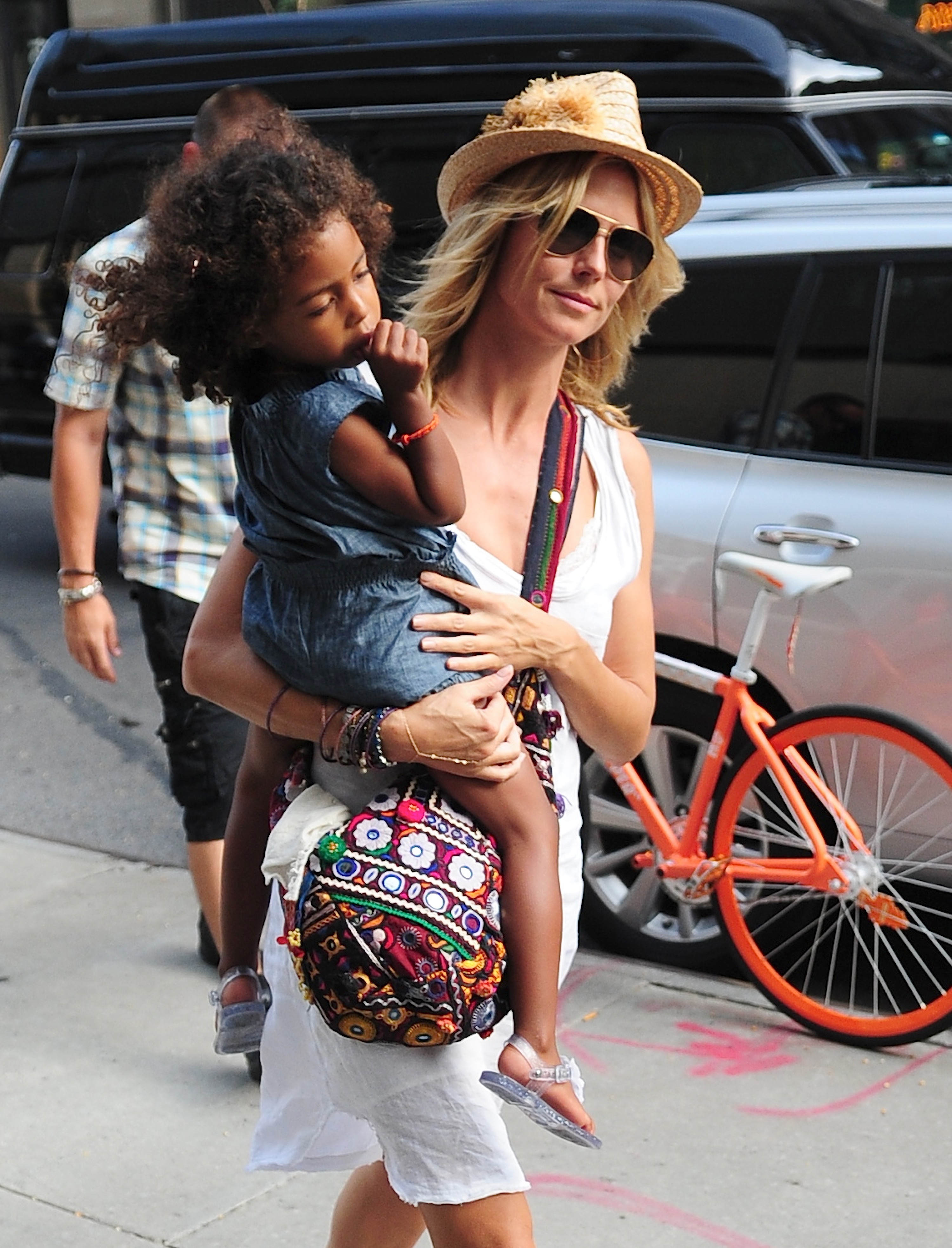 Heidi Klum carries Lou Samuel in the East Village  in New York City on July 14, 2012 | Source: Getty Images