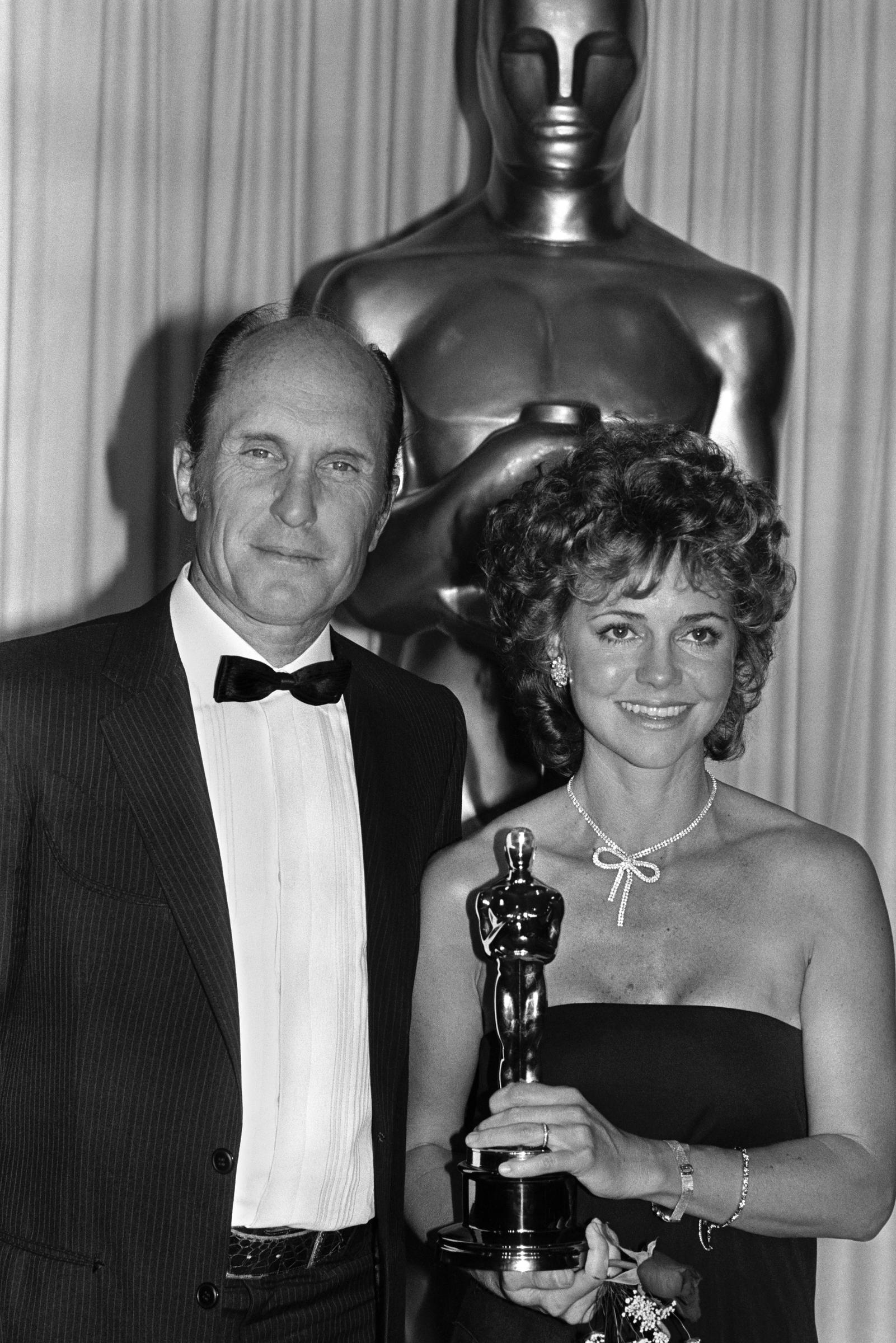 Sally Field and Robert Duvall at the 57th Oscars Awards Ceremony in Hollywood, California on March 25, 1985. | Source: Getty Images