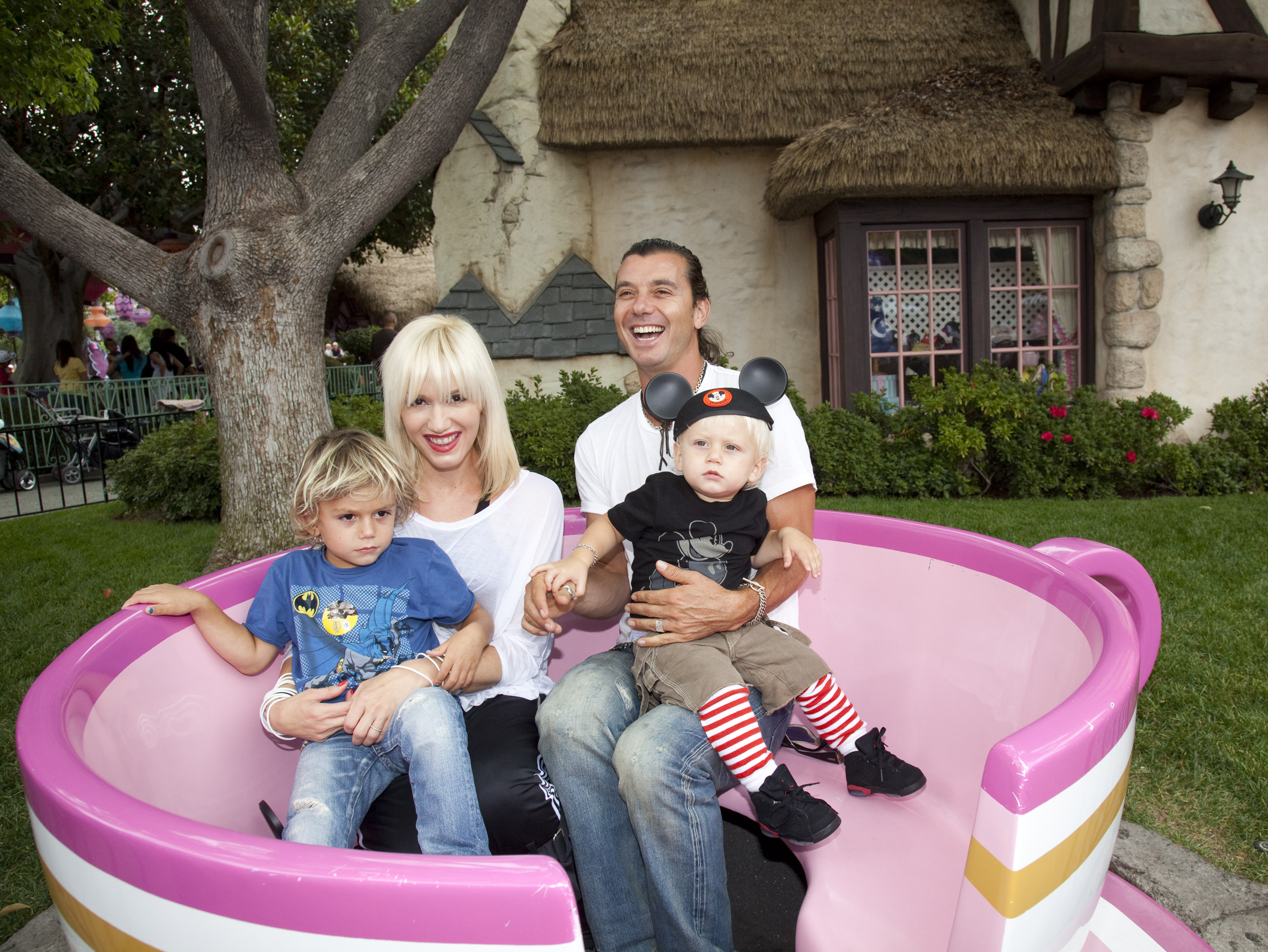 Gwen Stefani and Gavin Rossdale enjoyed a fun-filled family day with their children Kingston and Zuma at the Mad Tea Party attraction at Disneyland on July 7, 2010, in Anaheim, California. | Source: Getty Images