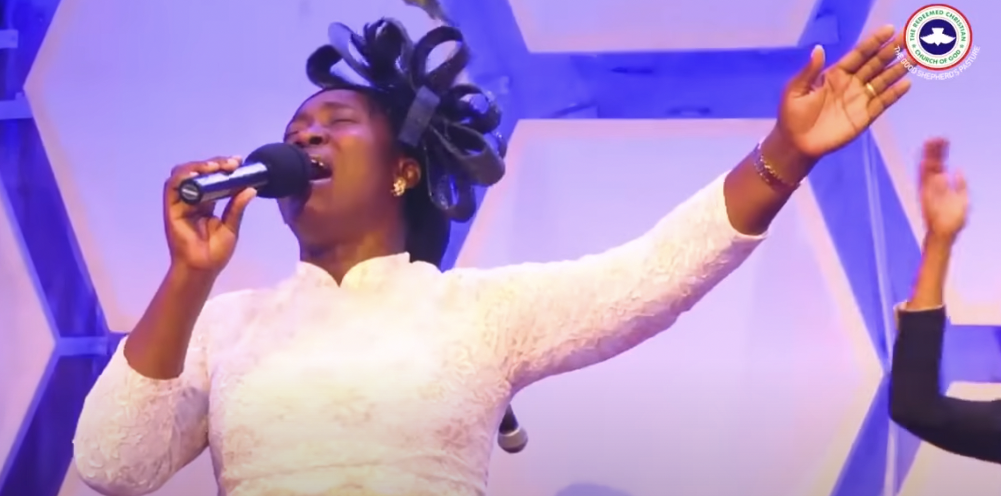 Osinachi Nwachukwu singing gospel in a post uploaded on September 15, 2025 | Source: YouTube/Wyldpytch Rekords / 51 Lex Records