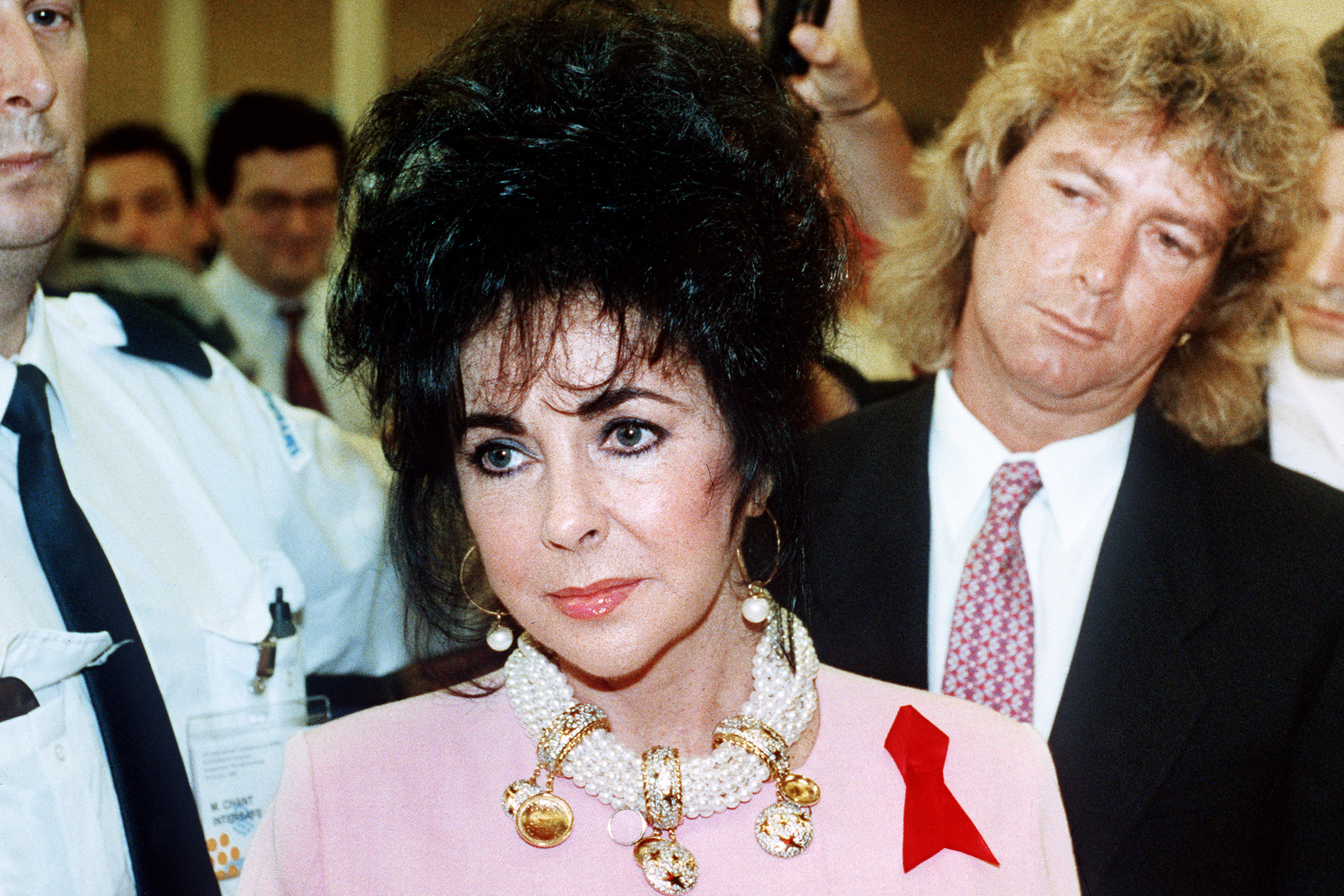 Elizabeth Taylor, accompanied by her husband Larry Fortensky, arrives to meet the press during the World Aids Conference on July 23, 1992, in Amsterdam | Source: Getty Images