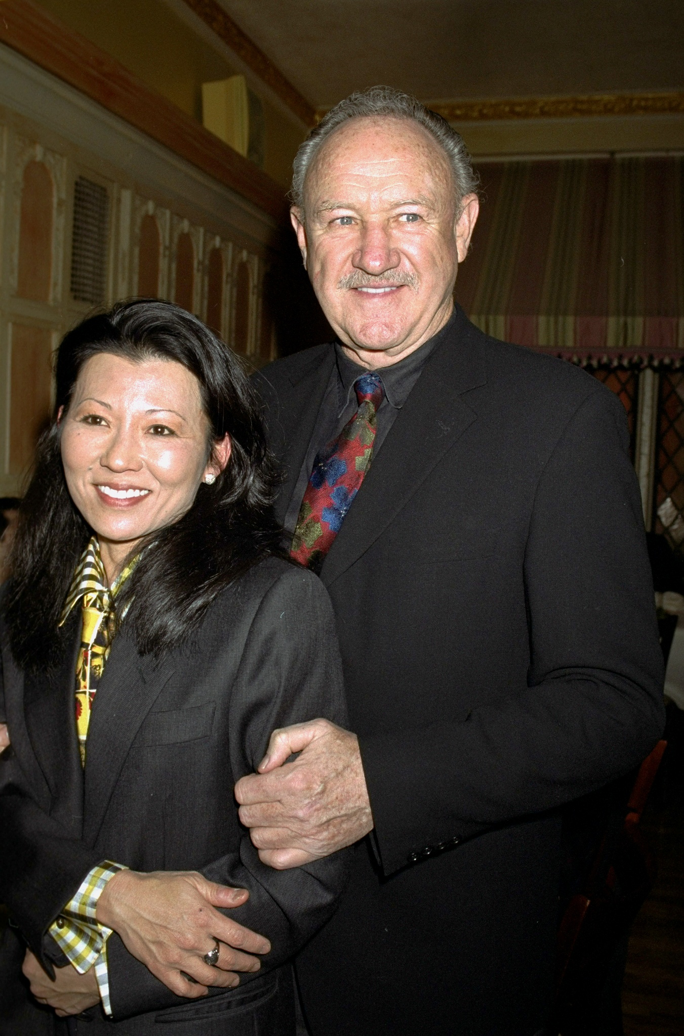 Gene Hackman with Betsy Arakawa at the United Celebral Palsy of New York City's 15th annual Champagne Stakes at Etoile restaurant in 2000. | Source: Getty Images