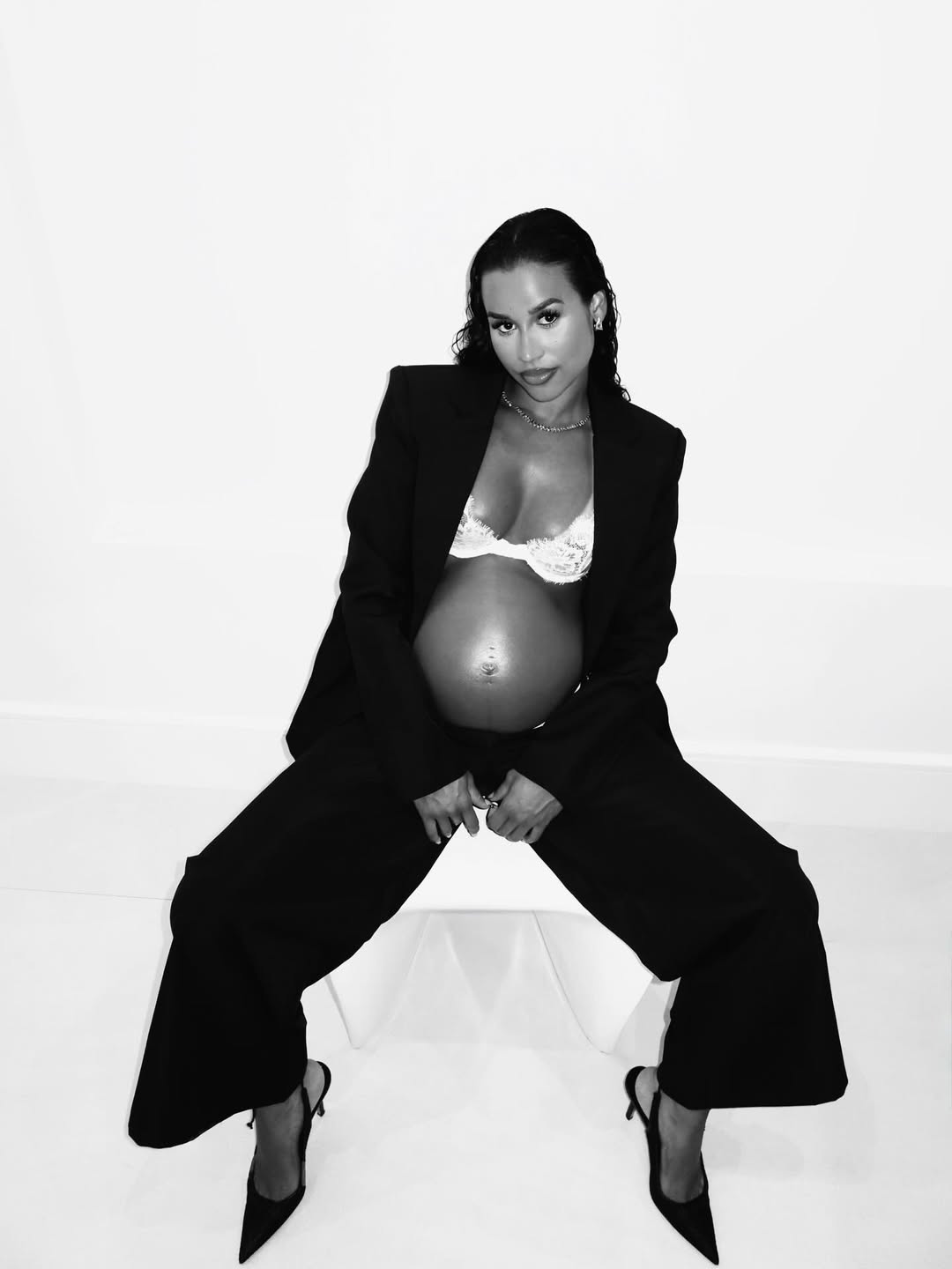 Jada Wallace shows off her baby bump, from a post dated April 27, 2026 | Source: Instagram/_jwallace