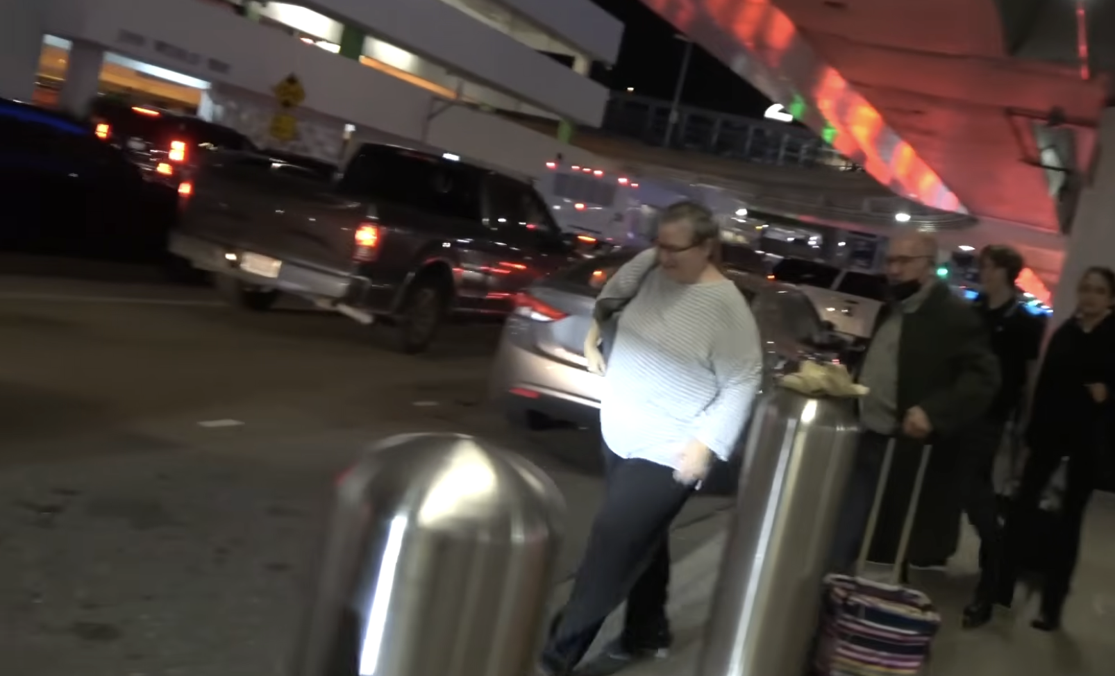 Bridget Fonda is seen out in Los Angeles on July 1, 2025, a rare public sighting that offered an early glimpse of the private life she had built far from Hollywood’s usual spotlight. | Source: YouTube/Page Six