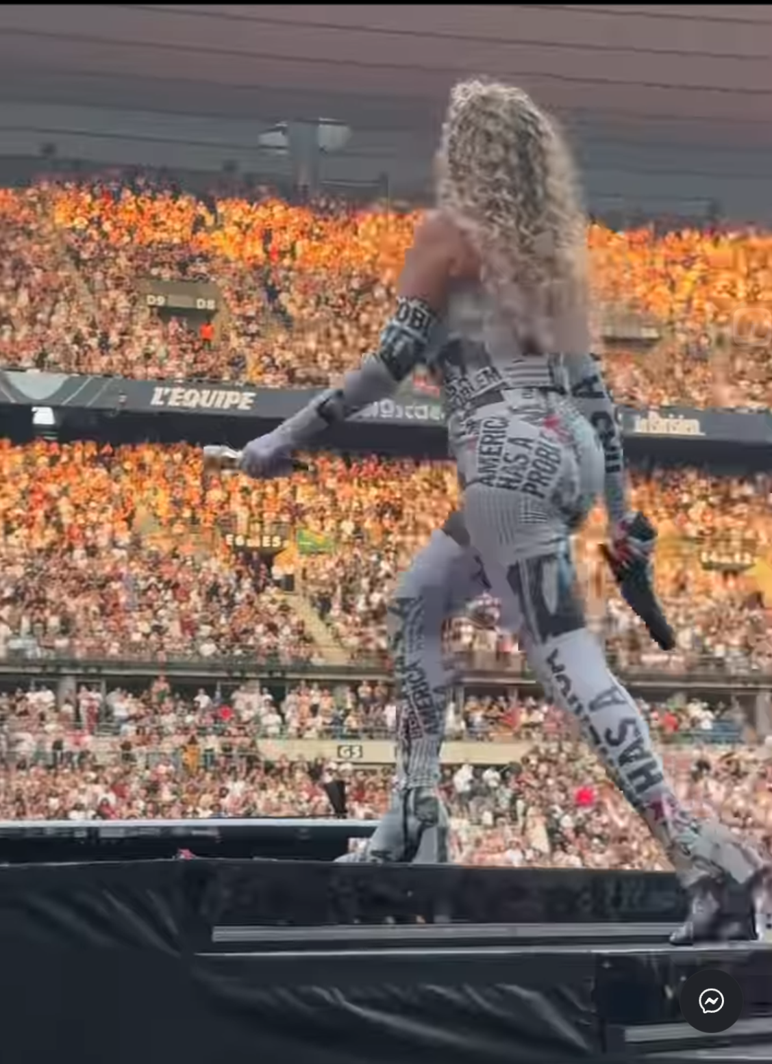 Beyoncé mid-stride, dressed in high heels and printed gloves during her concert | Source: Instagram/eyesofnilufer
