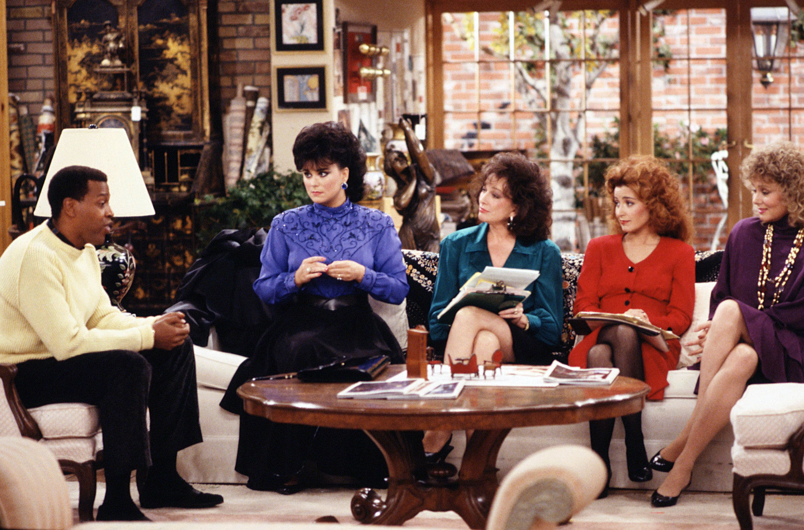 (L-R) Meshach Taylor, the actress, Dixie Carter, Annie Potts, and Jean Smart on the set of "Designing Women," 1987 | Source: Getty Images