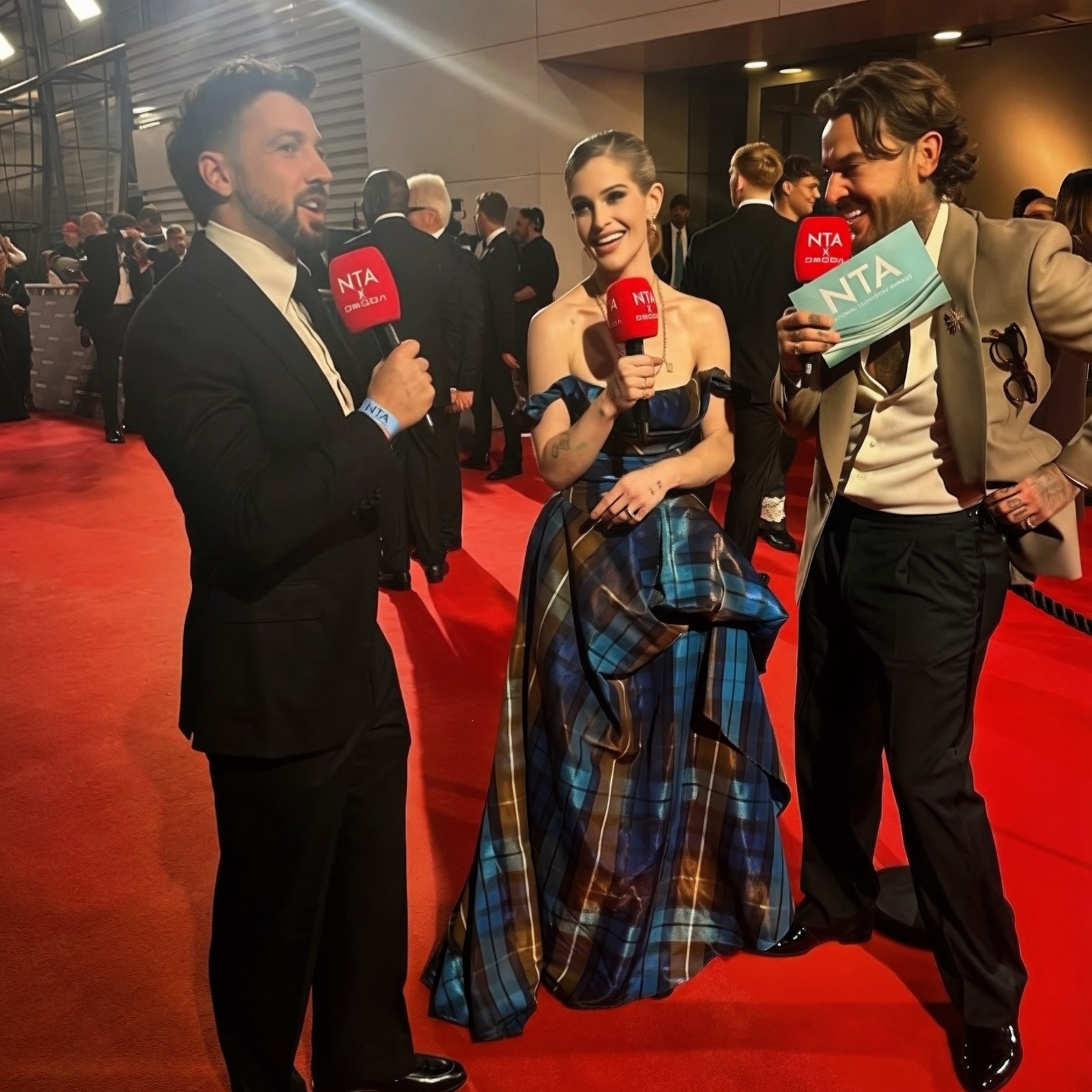 Kelly holds court on the red carpet during an interview in her bold blue plaid Vivienne Westwood gown. | Source: Instagram/kellyosbourne