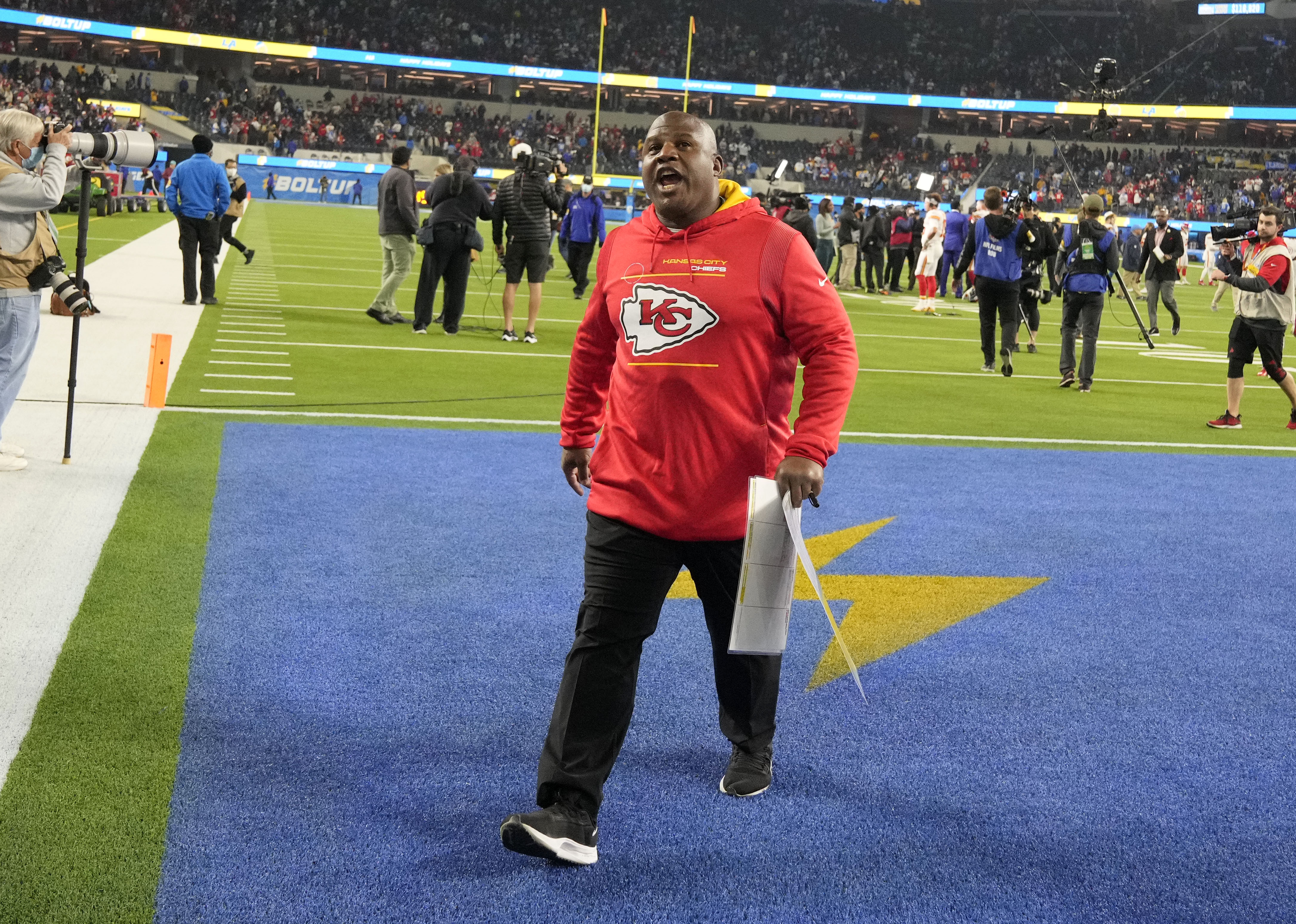 Eric Bieniemy is a longtime NFL assistant coach who returned to the Kansas City Chiefs before the 2025 season. Authorities identified the shooting suspect as his 27-year-old son, Elijah. | Source: Getty Images