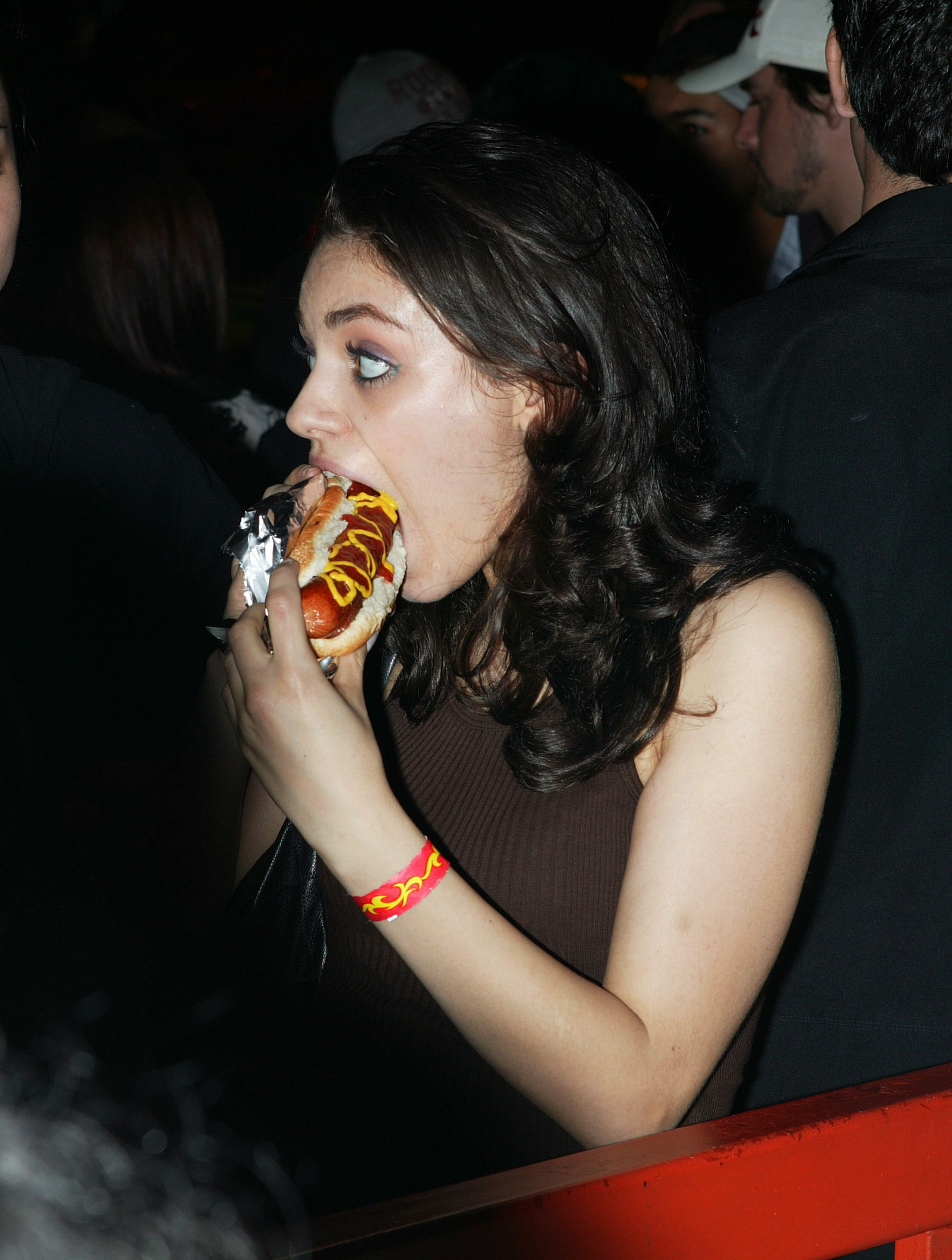 For Mila's family, holiday dinners can get heated for reasons unrelated to the stove. She once admitted that Ashton sometimes gives her a discreet squeeze on the leg when political arguments become too passionate. | Source: Getty Images.
