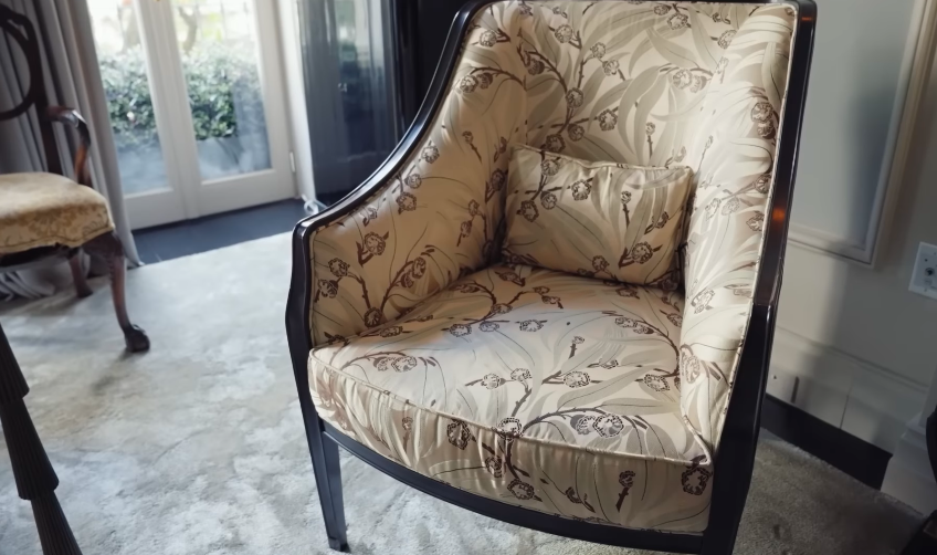 The living room's seating keeps the space from feeling too stiff. Its mix of pale upholstery, ornate finishes, and classic silhouettes gives the room a distinctly old New York feel. | Source: YouTube/Architectural Digest