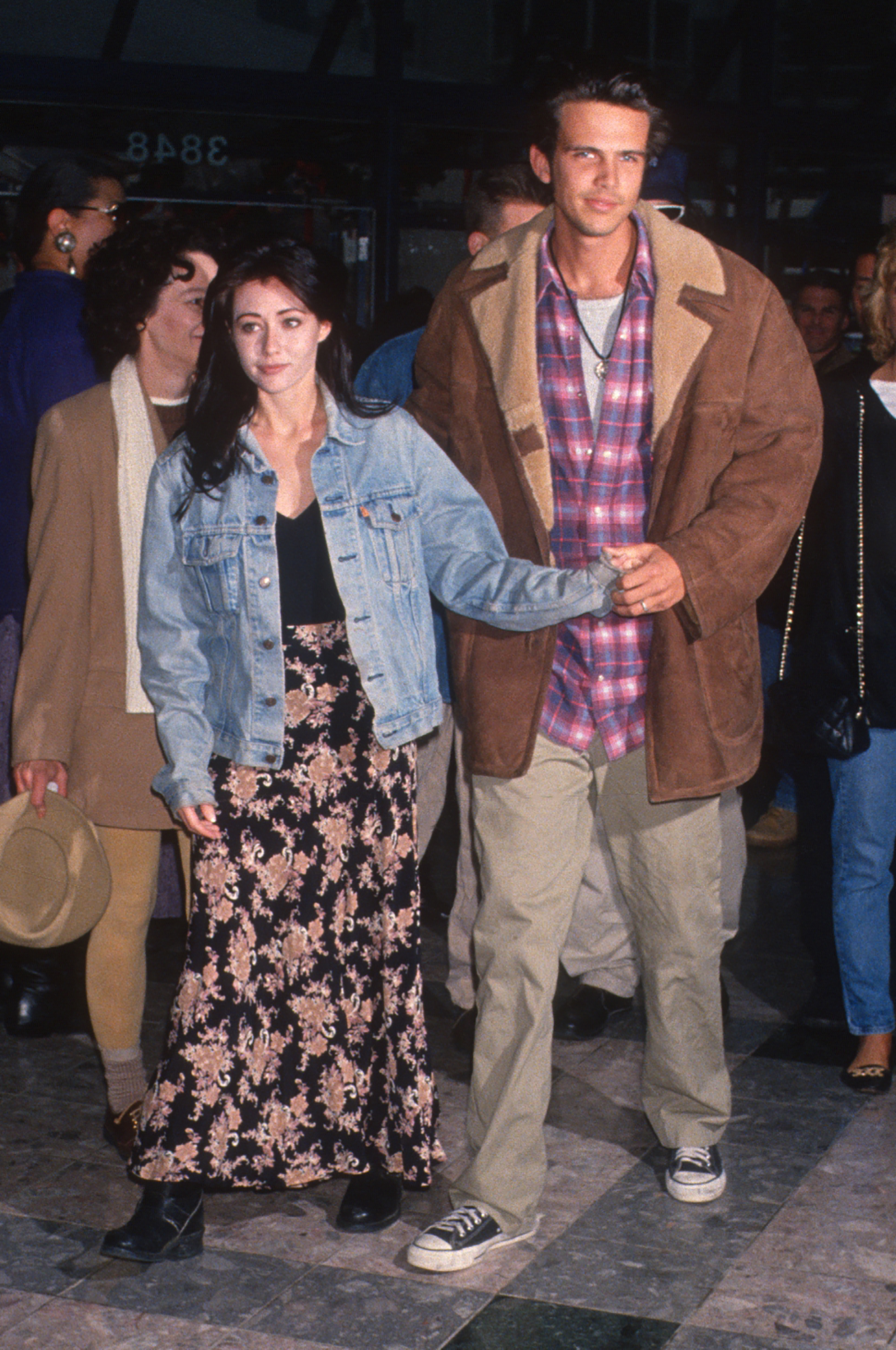 Then-married couples, Shannen Doherty and Ashley Hamilton attend a screening of "Beethoven's 2nd" at the Cineplex Odeon Cinema, in California, on December 11, 1993. | Source: Getty Images
