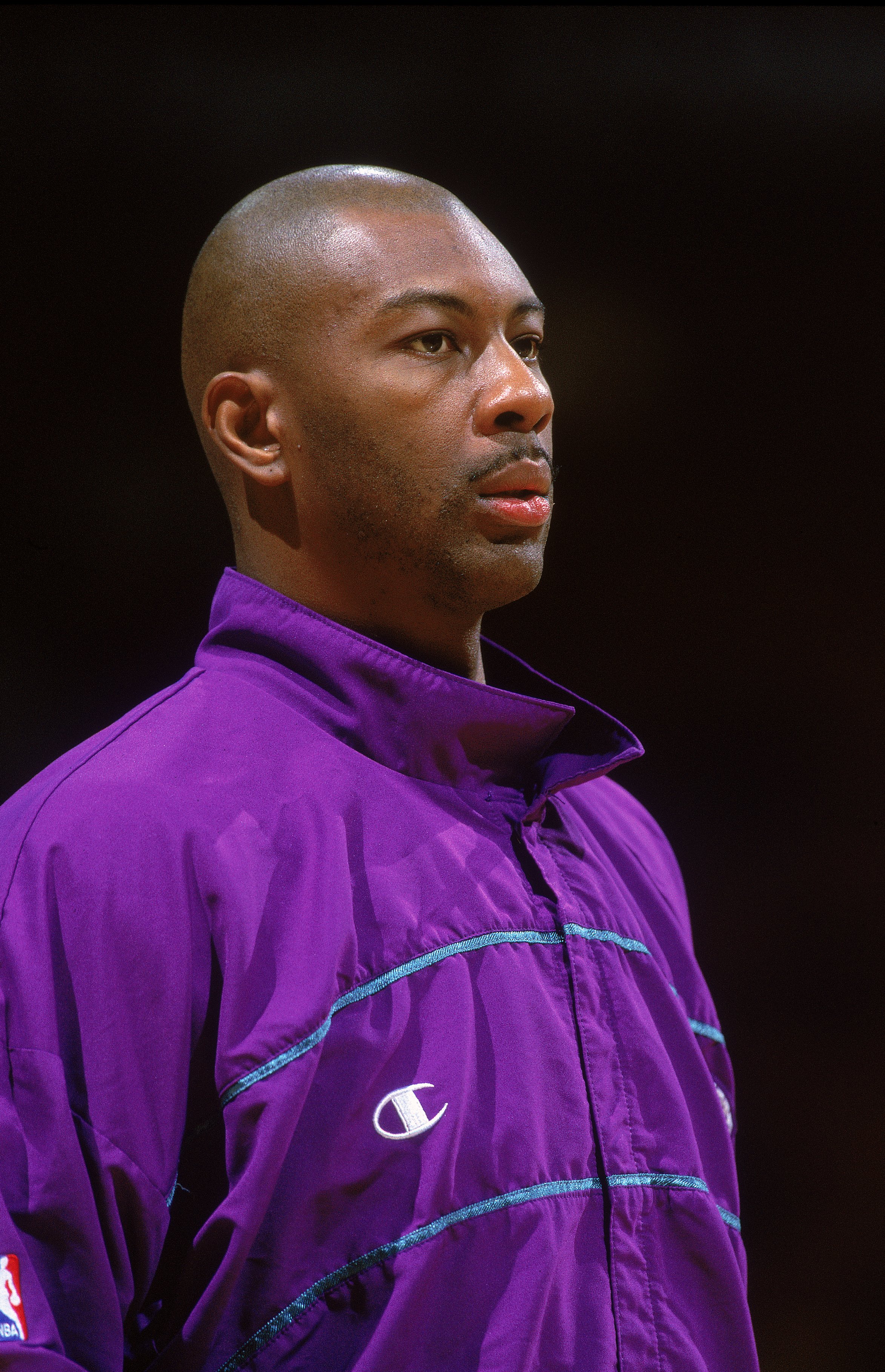 Elden Campbell looks on during warmups as a member of the Charlotte Hornets before a game against the Raptors in Toronto on November 20, 2000 | Source: Getty Images