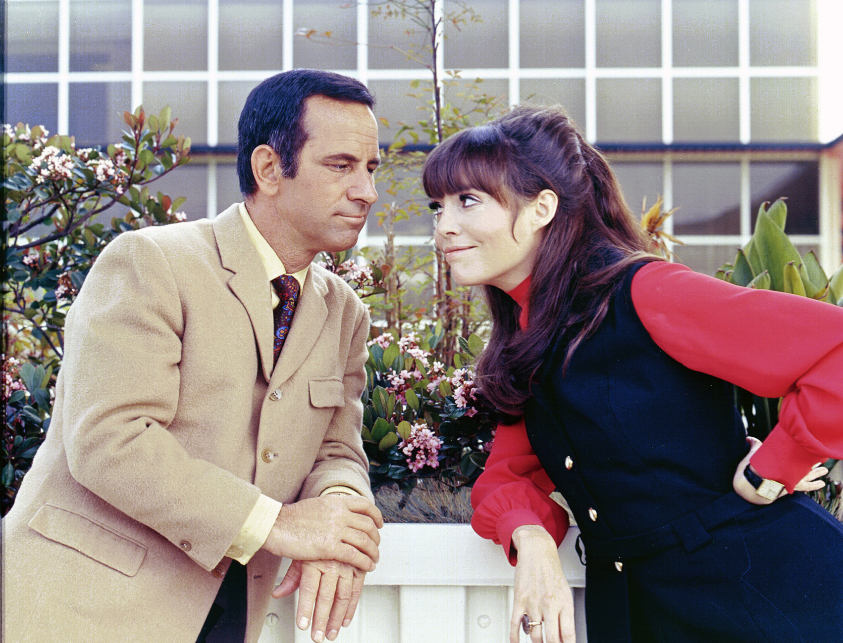 Don Adams and Barbara Feldon, stars of "Get Smart," photographed in Los Angeles, California, on January 30, 1969 | Source: Getty Images