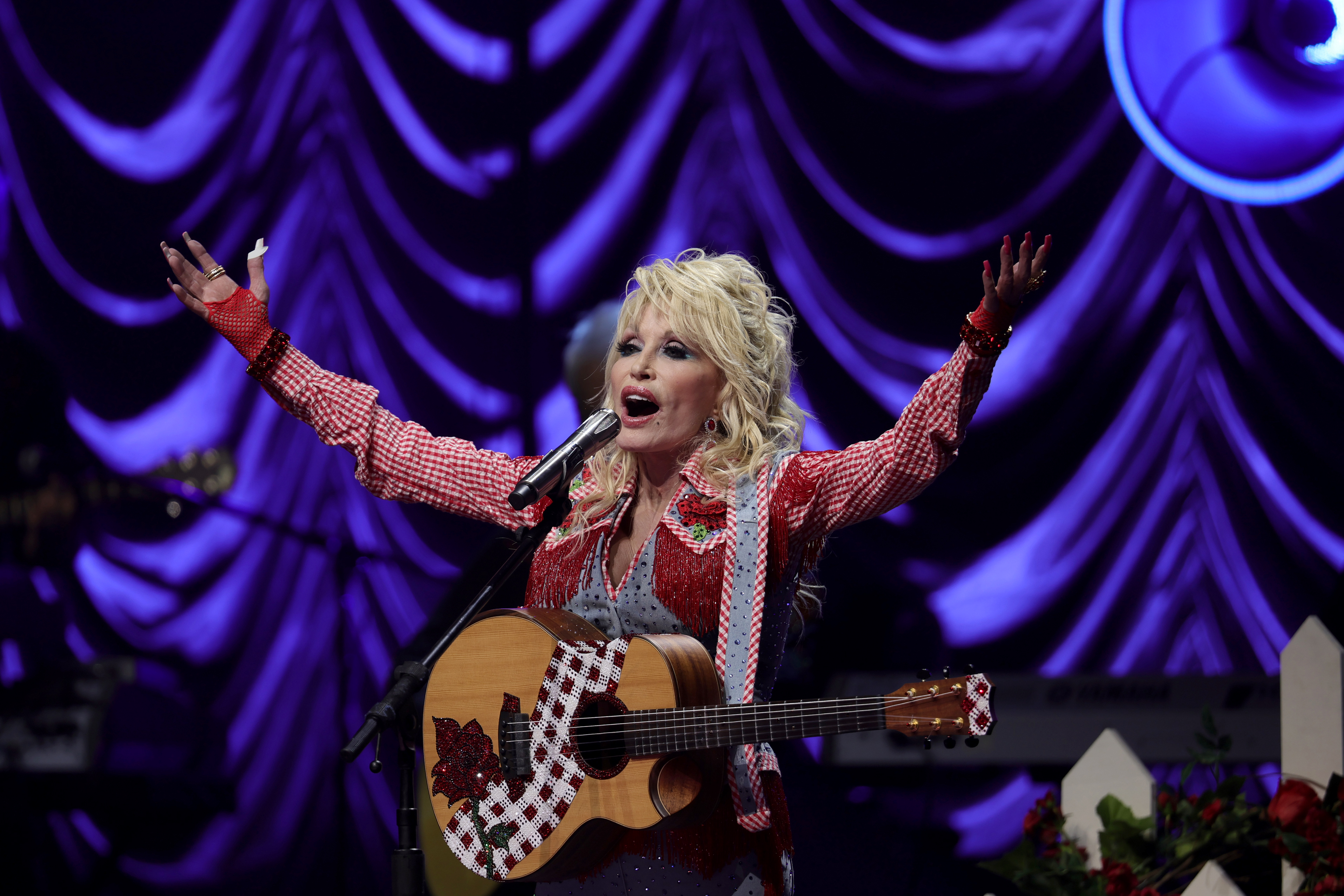 Dolly Parton during performance. | Source: Getty Images