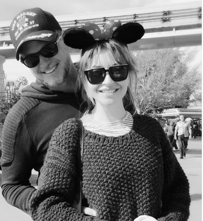 Eric Dane wears a face cap while Rebecca Gayheart wears Mickey ears. | Source: Instagram/rebeccagayheartdane